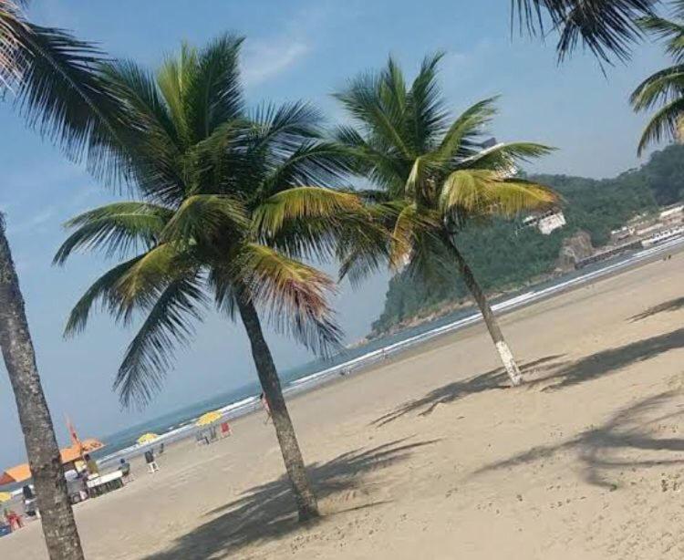 Pé na areia em Santos view 3