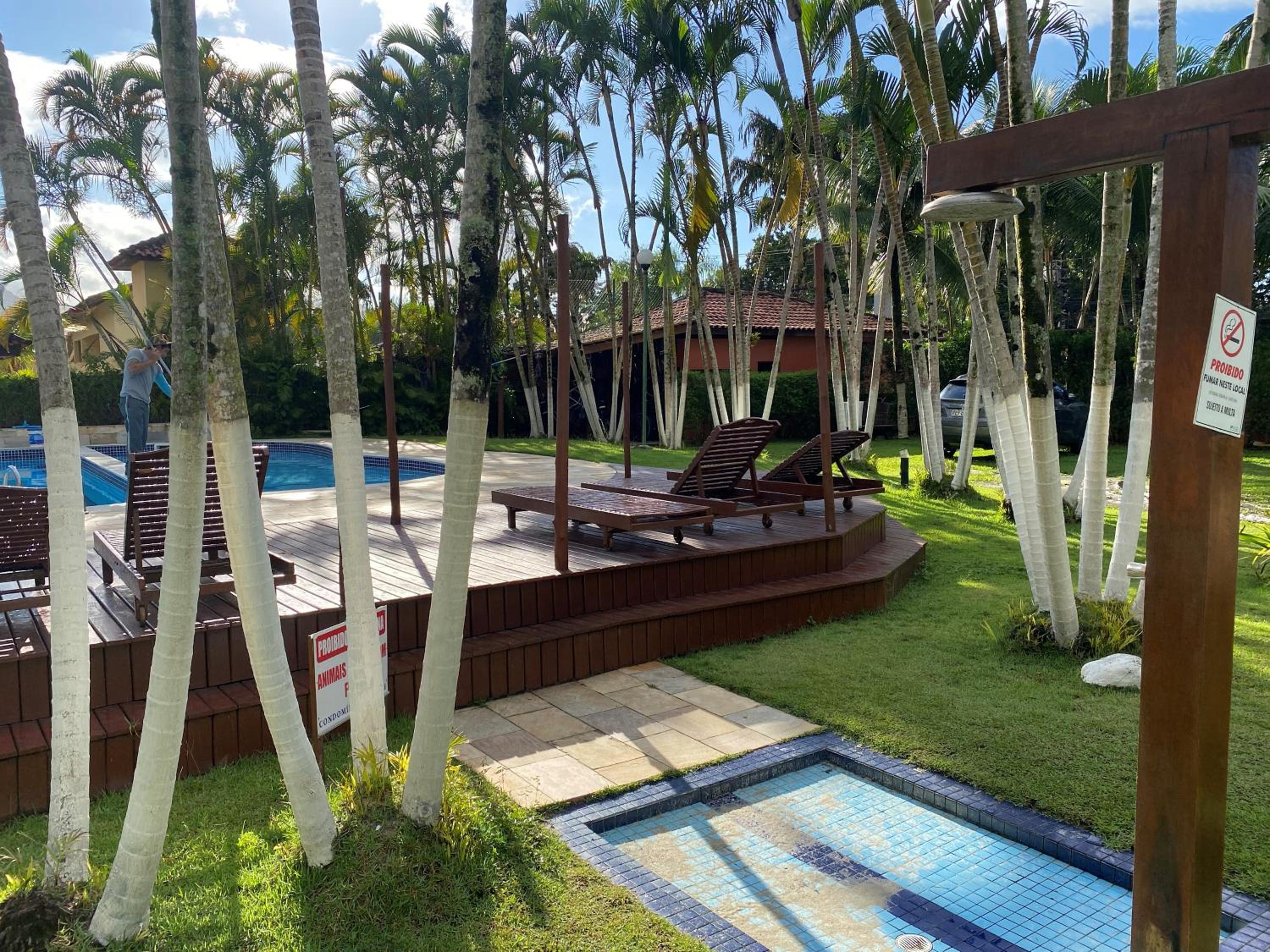 Lindo condomínio com piscina em Maresias- 50 m da praia