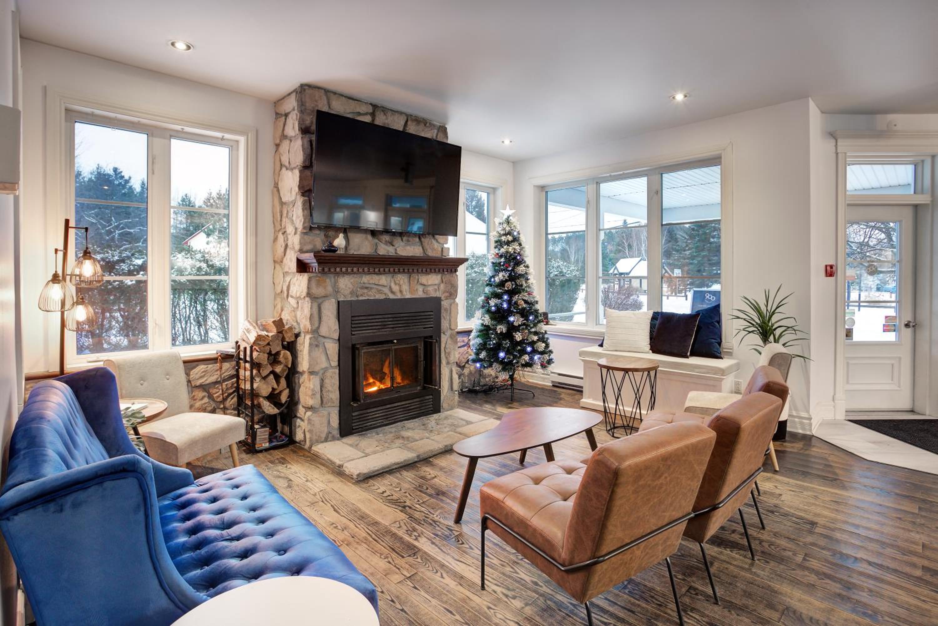 Le 900 Tremblant Inn Café and Bistro