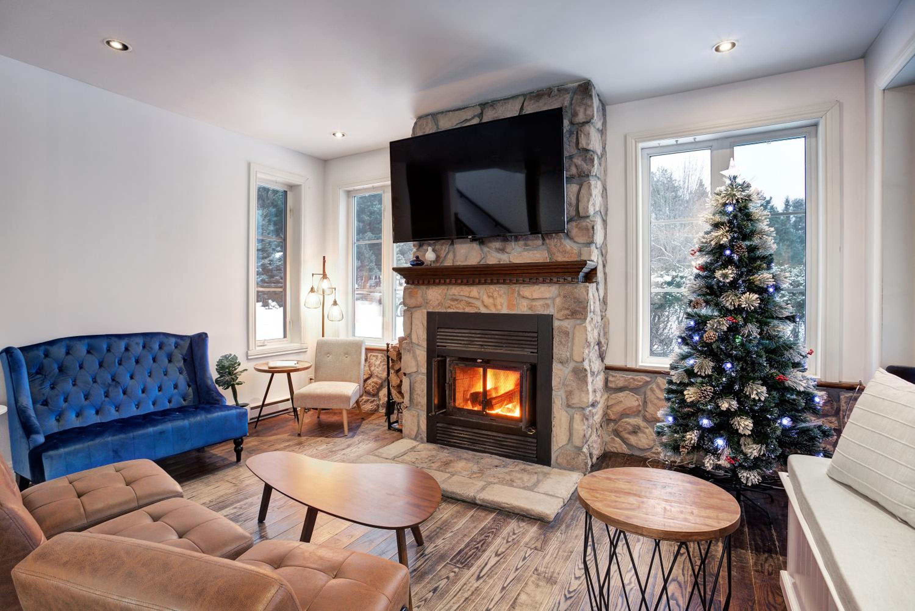 Le 900 Tremblant Inn Café and Bistro