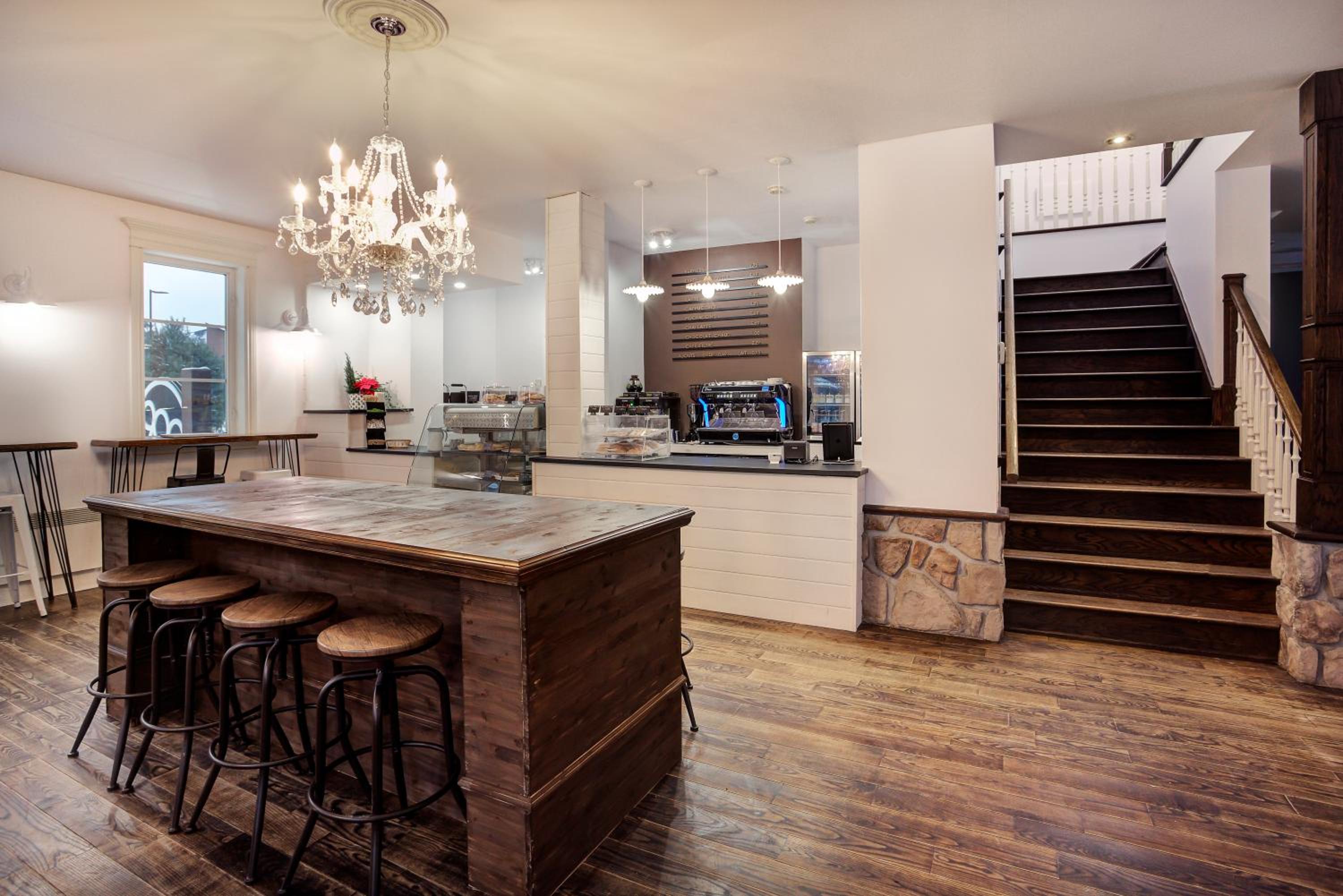 Le 900 Tremblant Inn Café and Bistro