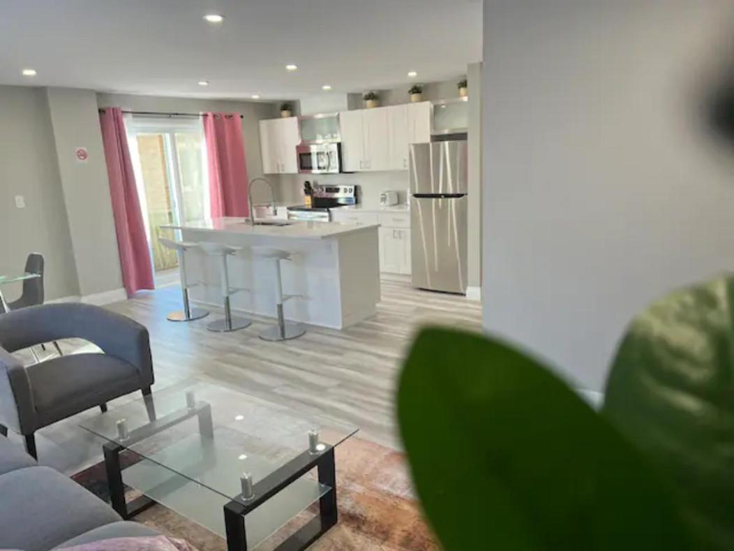 Kitchener Vacations - ENTIRE 2 BEDROOM APARTMENT DOWNTOWN - u2 - Property Image 1