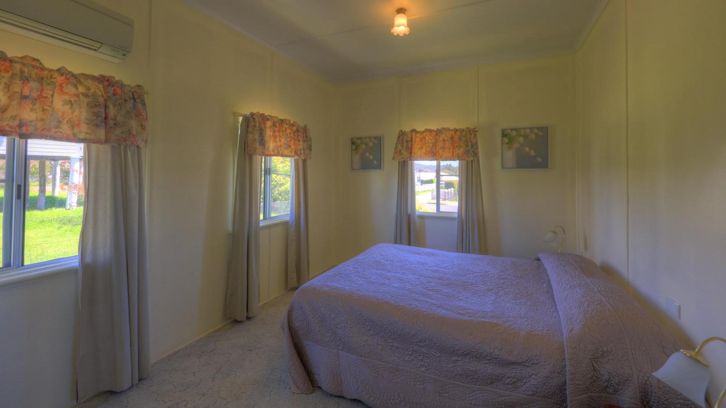The Vines Motel & Cottages