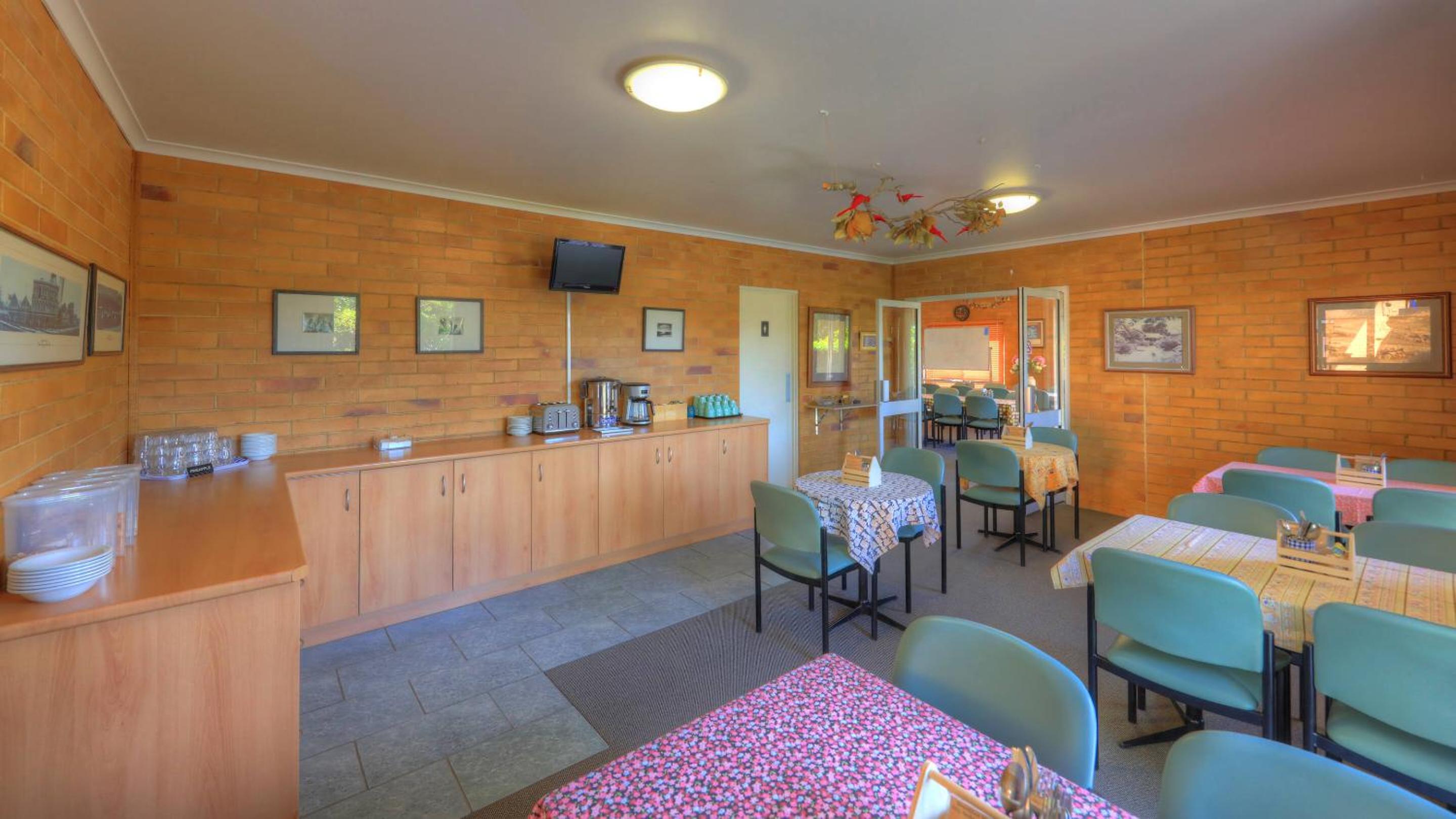 The Vines Motel & Cottages