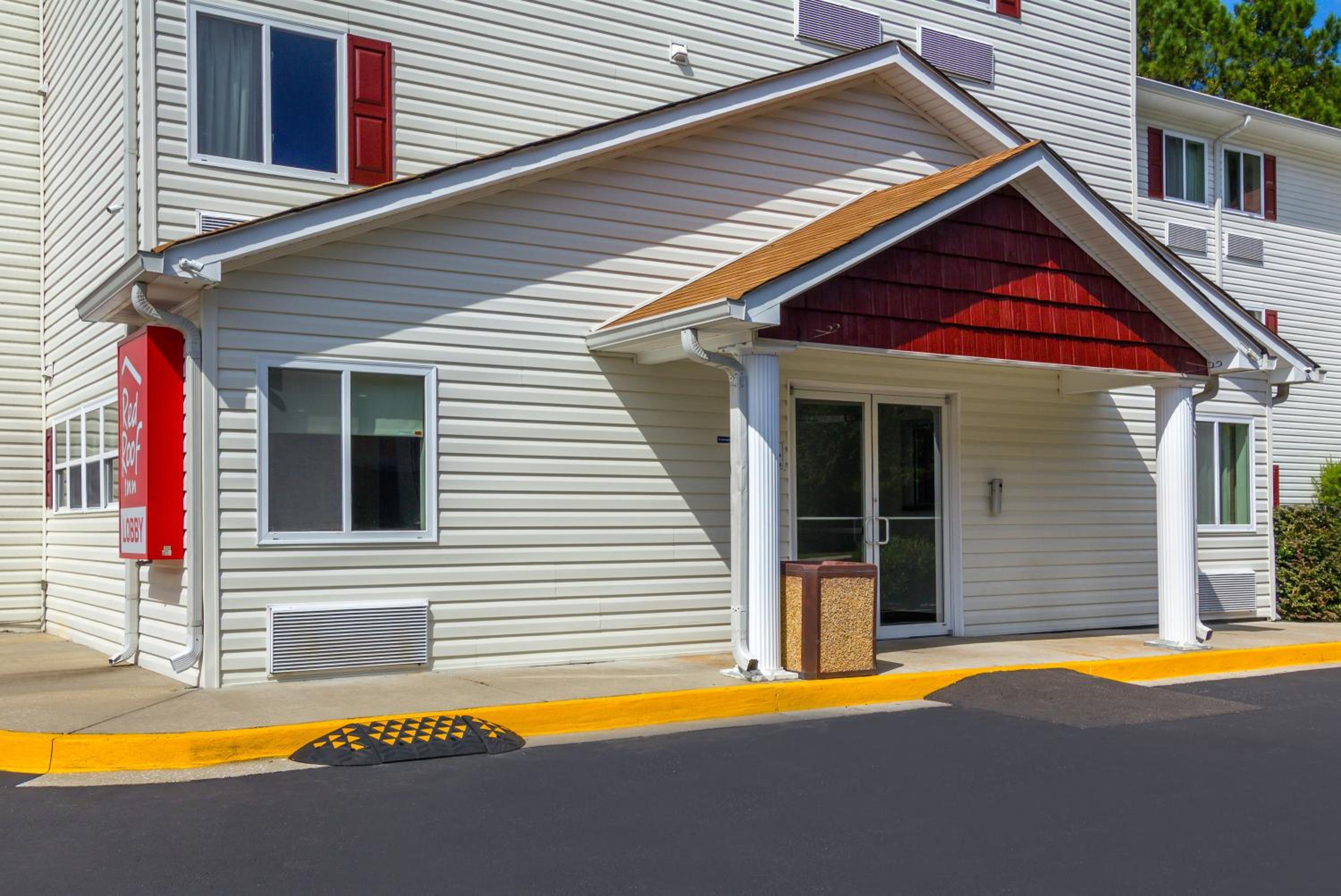 Red Roof Inn I-95 North Brunswick Darien view 4