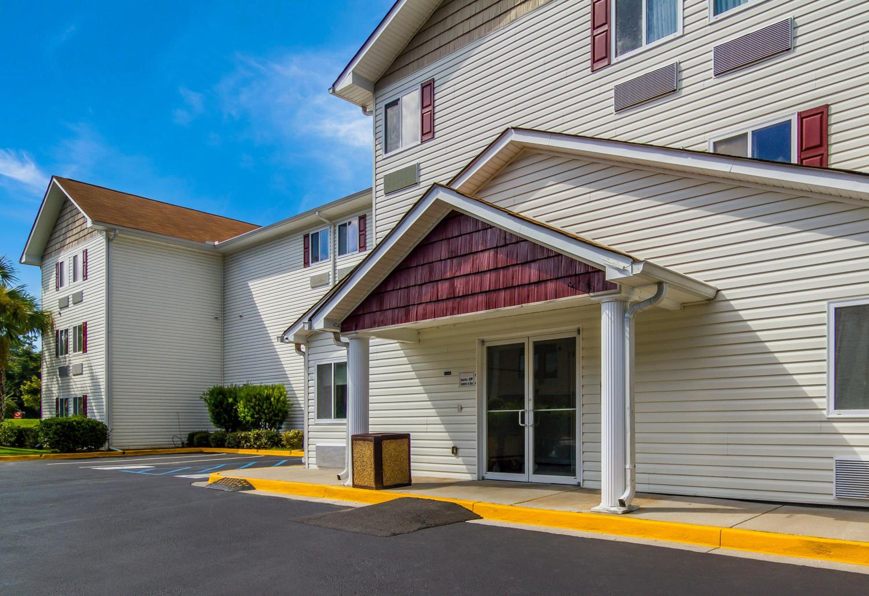 Red Roof Inn I-95 North Brunswick Darien view 3