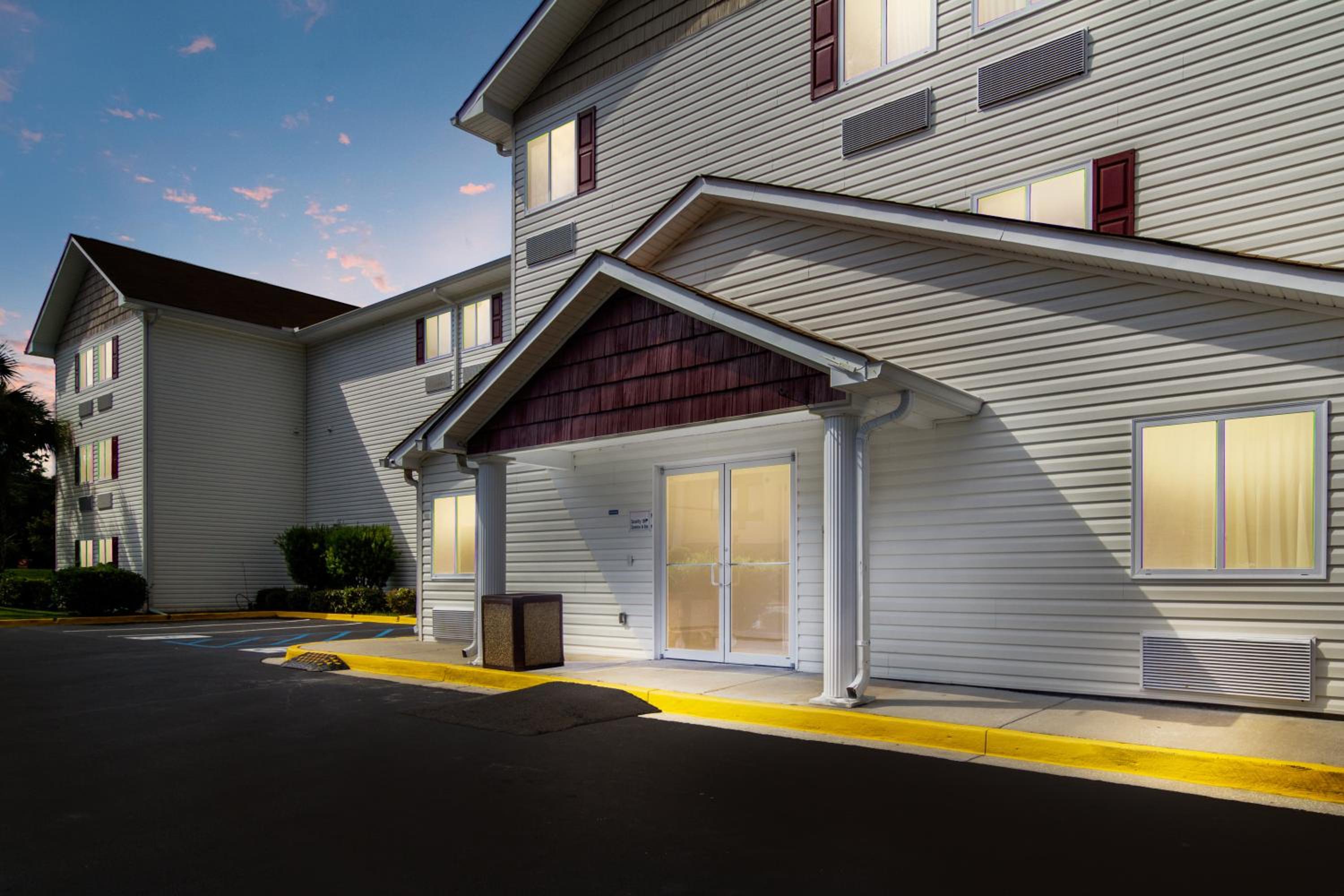 Red Roof Inn I-95 North Brunswick Darien view 5
