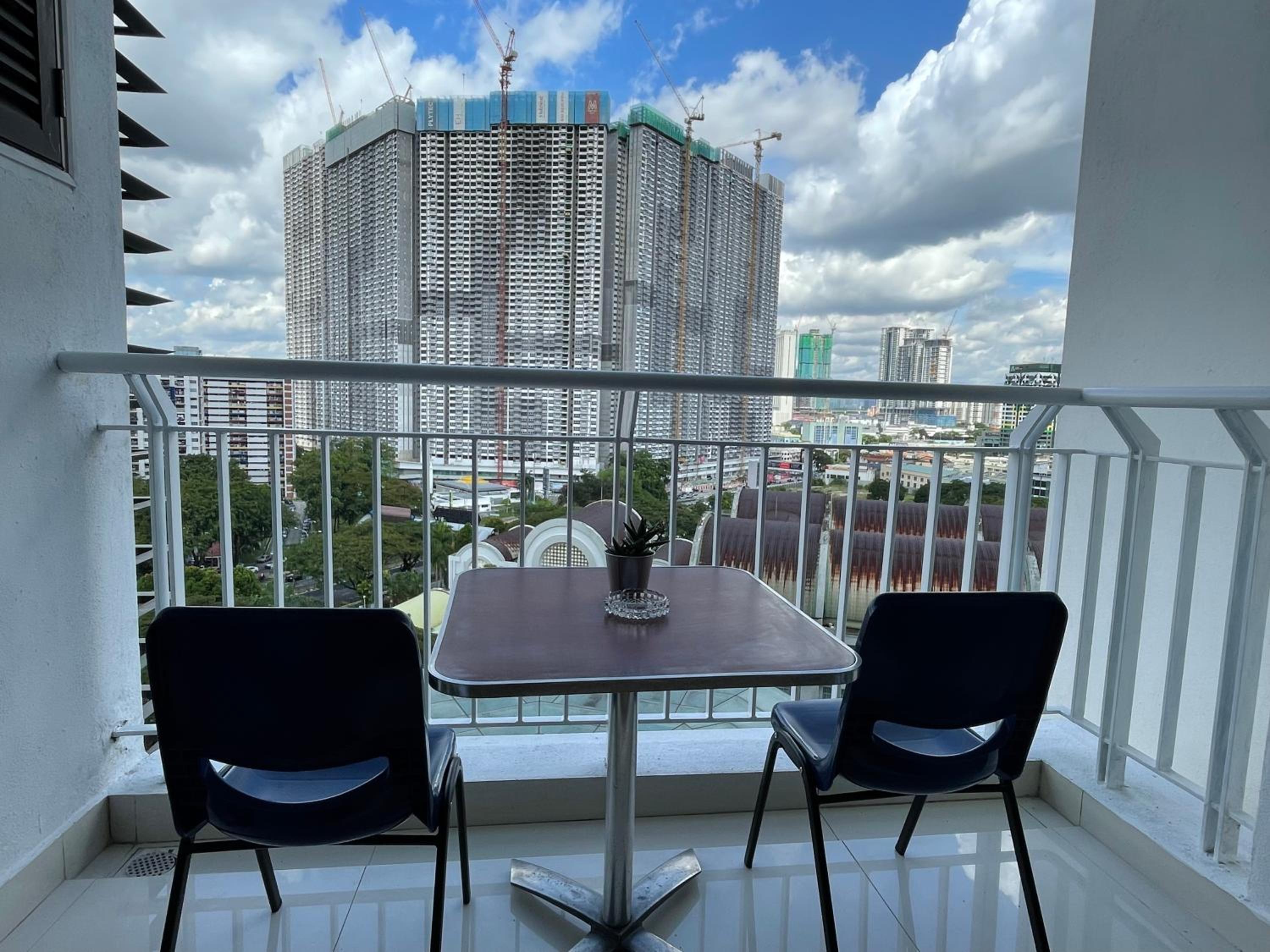 Private Jacuzzi Staycation at KL City 921