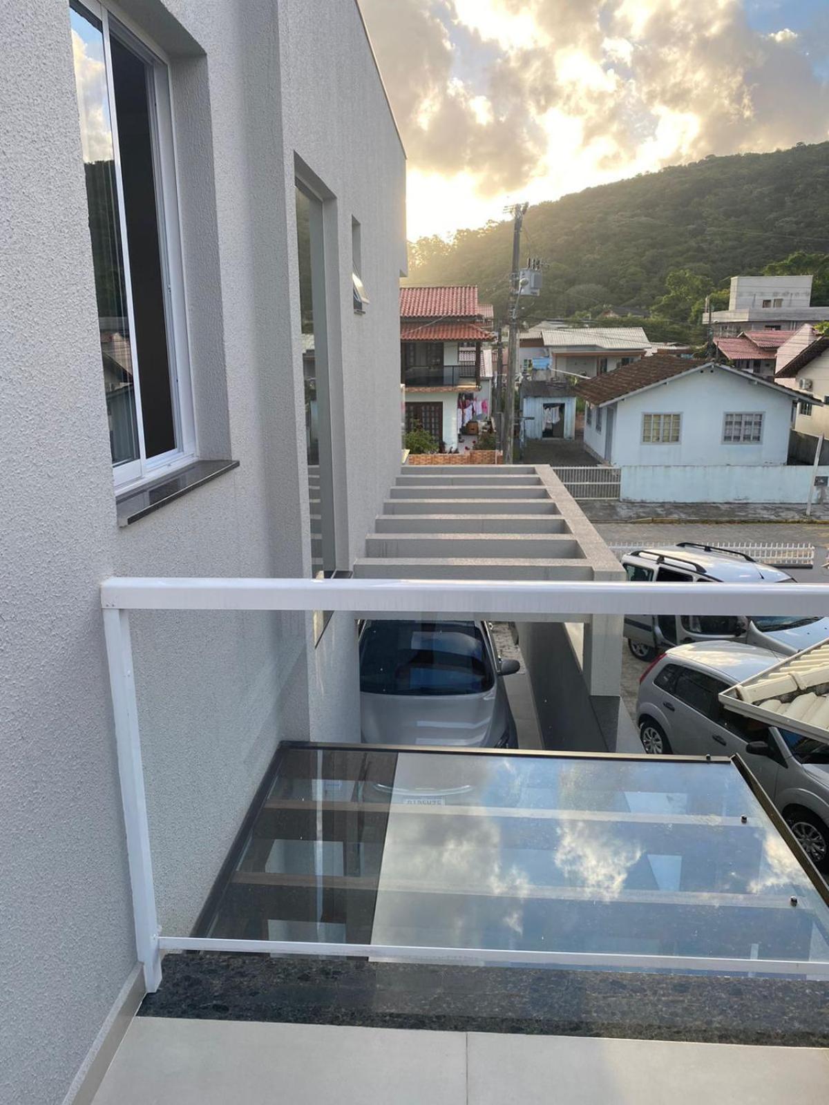 AMPLA casa em Zimbros Bombinhas