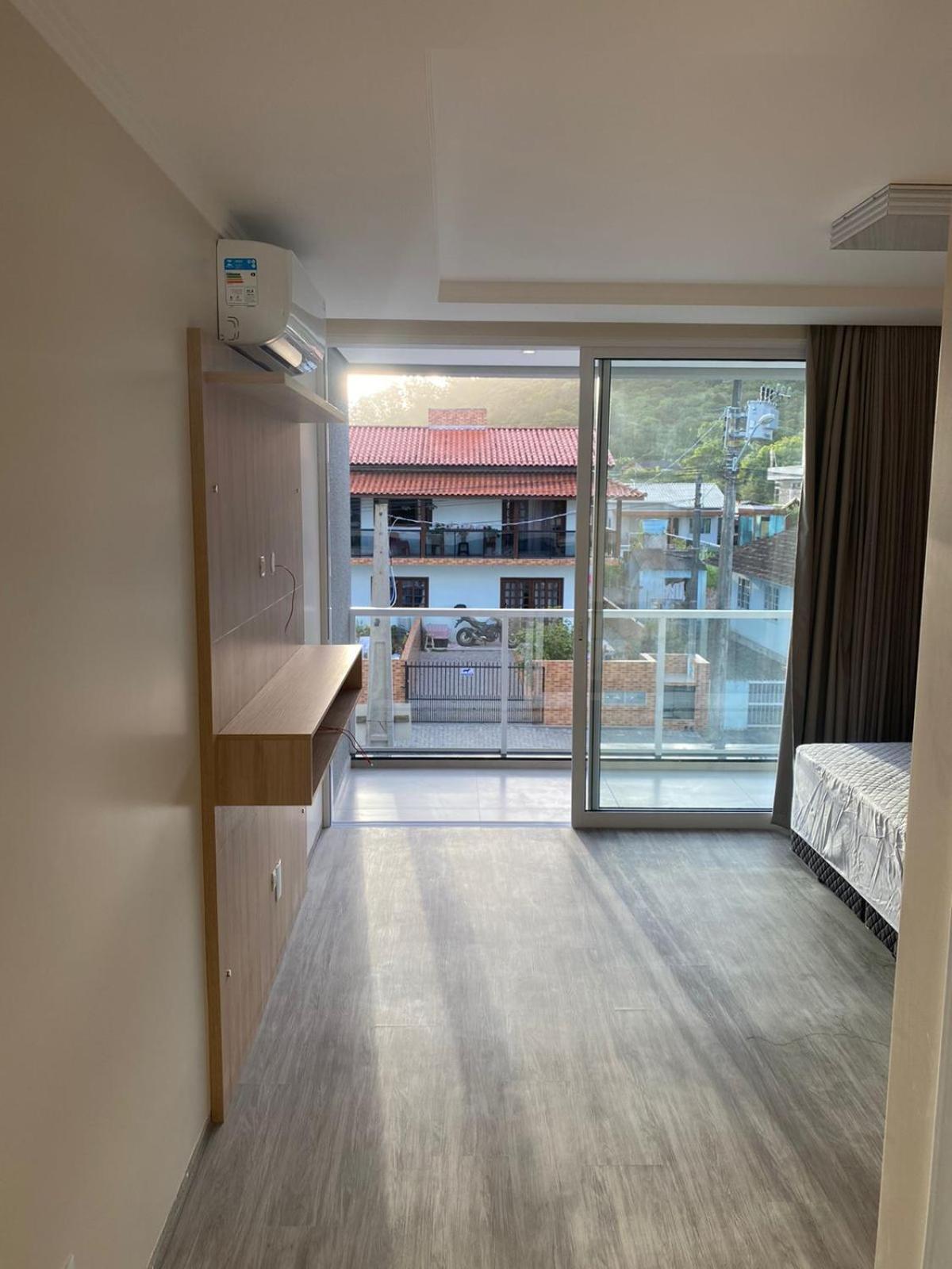 AMPLA casa em Zimbros Bombinhas
