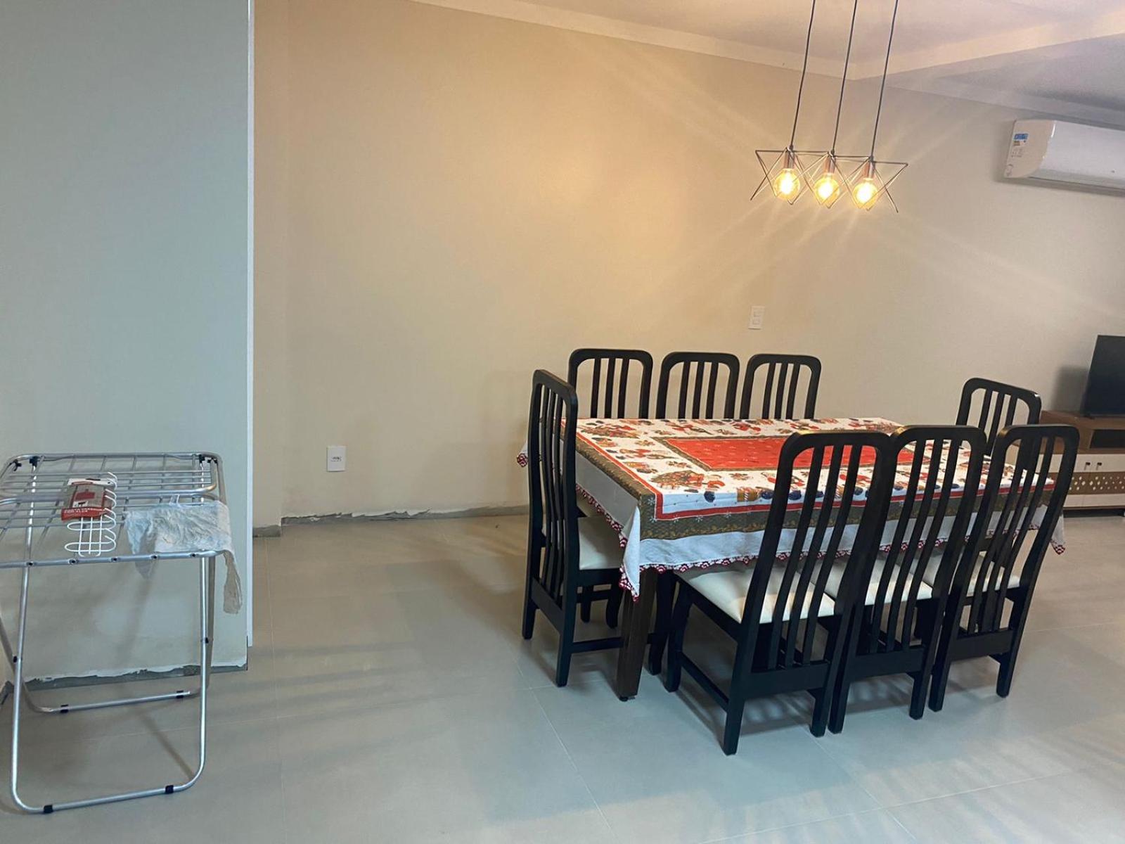 AMPLA casa em Zimbros Bombinhas