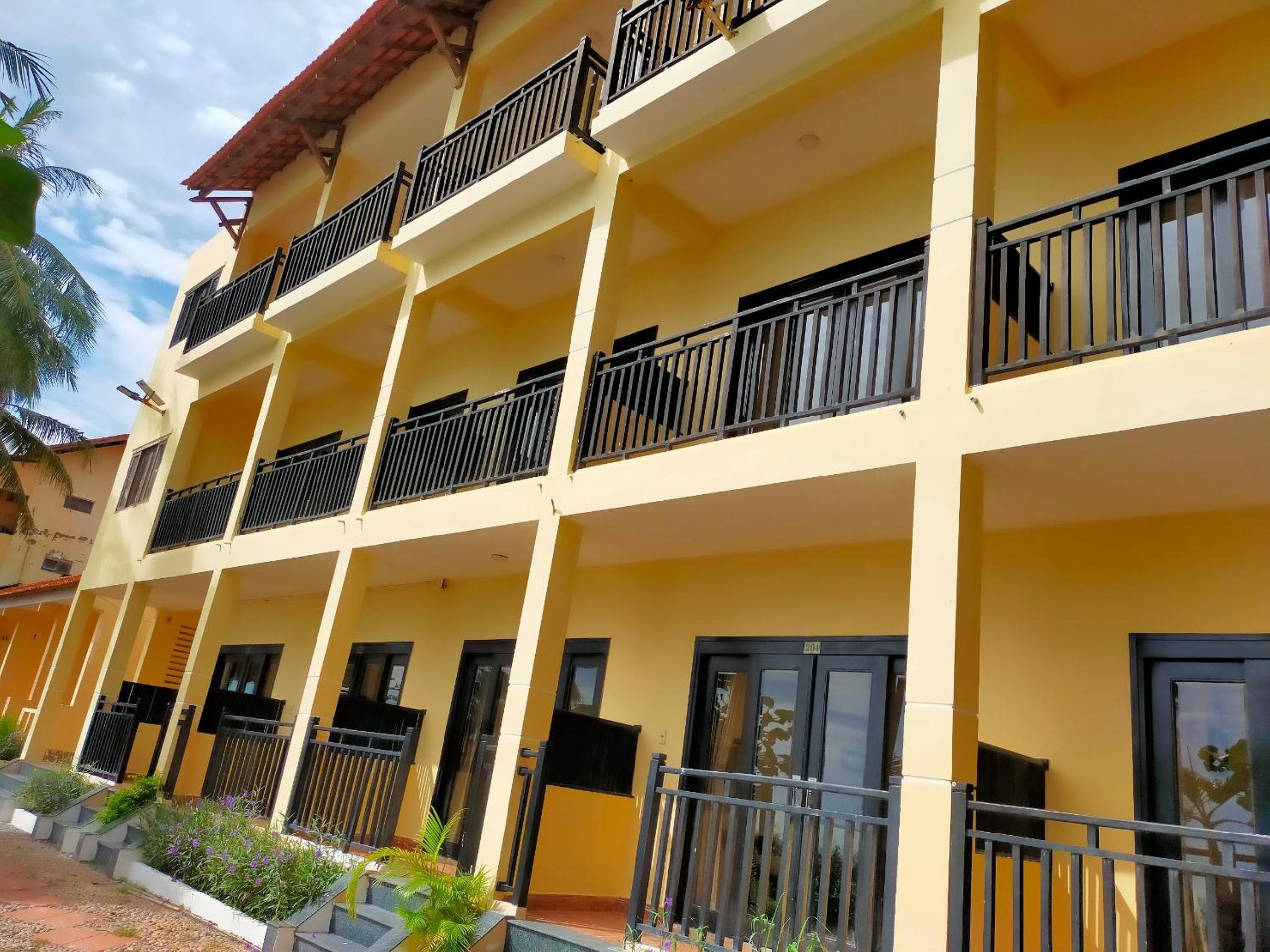 Hon Rom Central Beach Resort