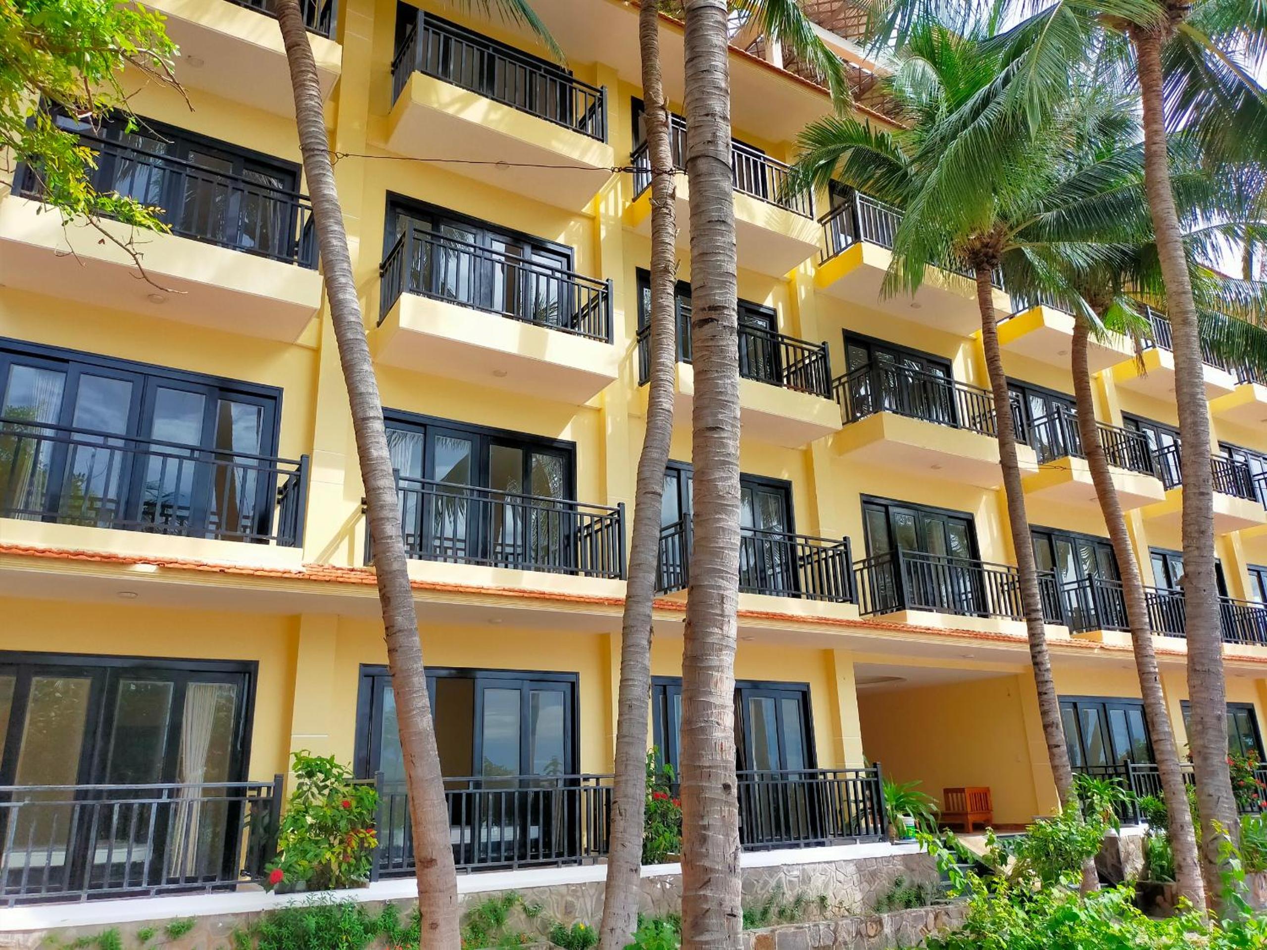 Hon Rom Central Beach Resort