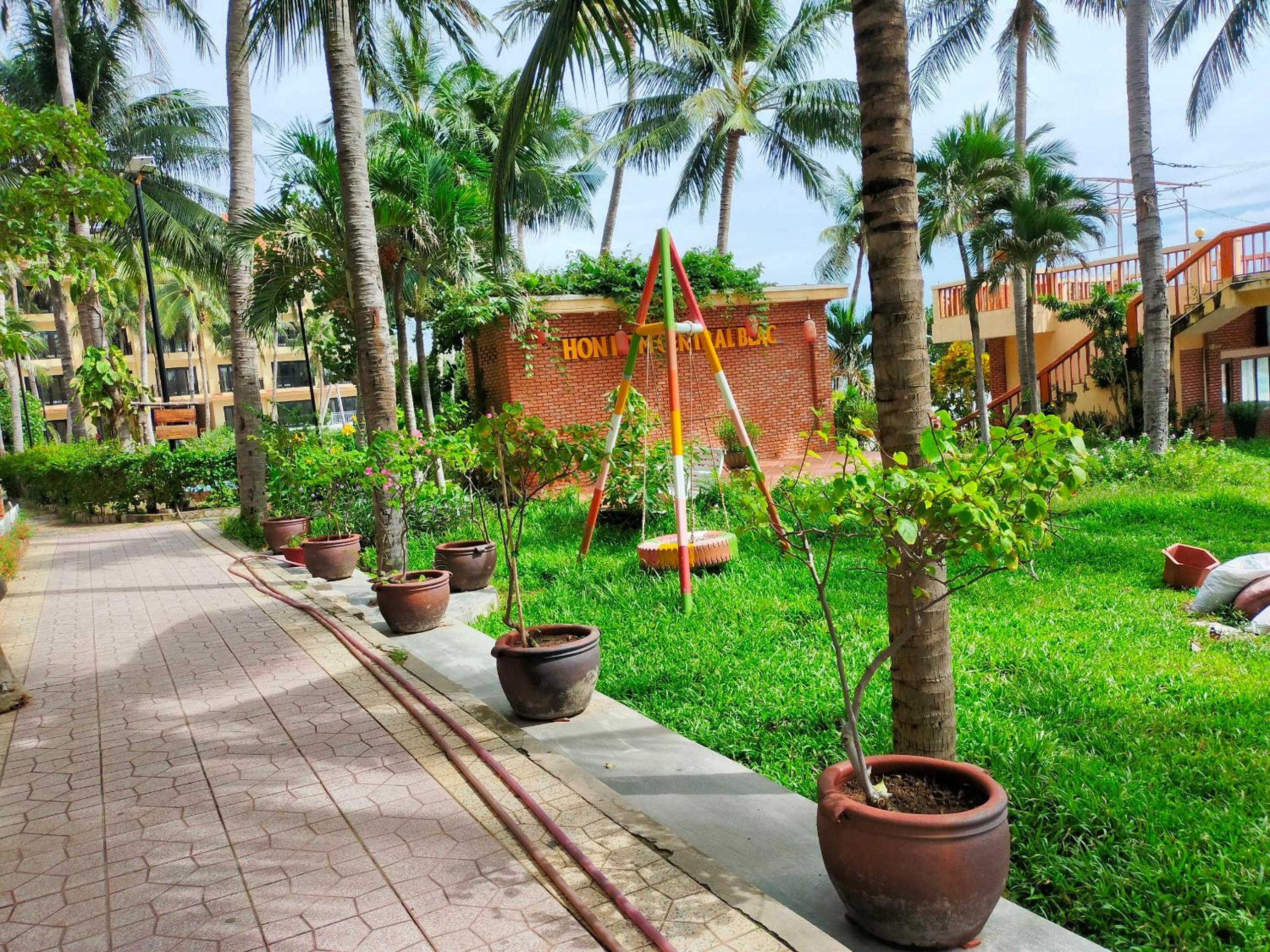 Hon Rom Central Beach Resort