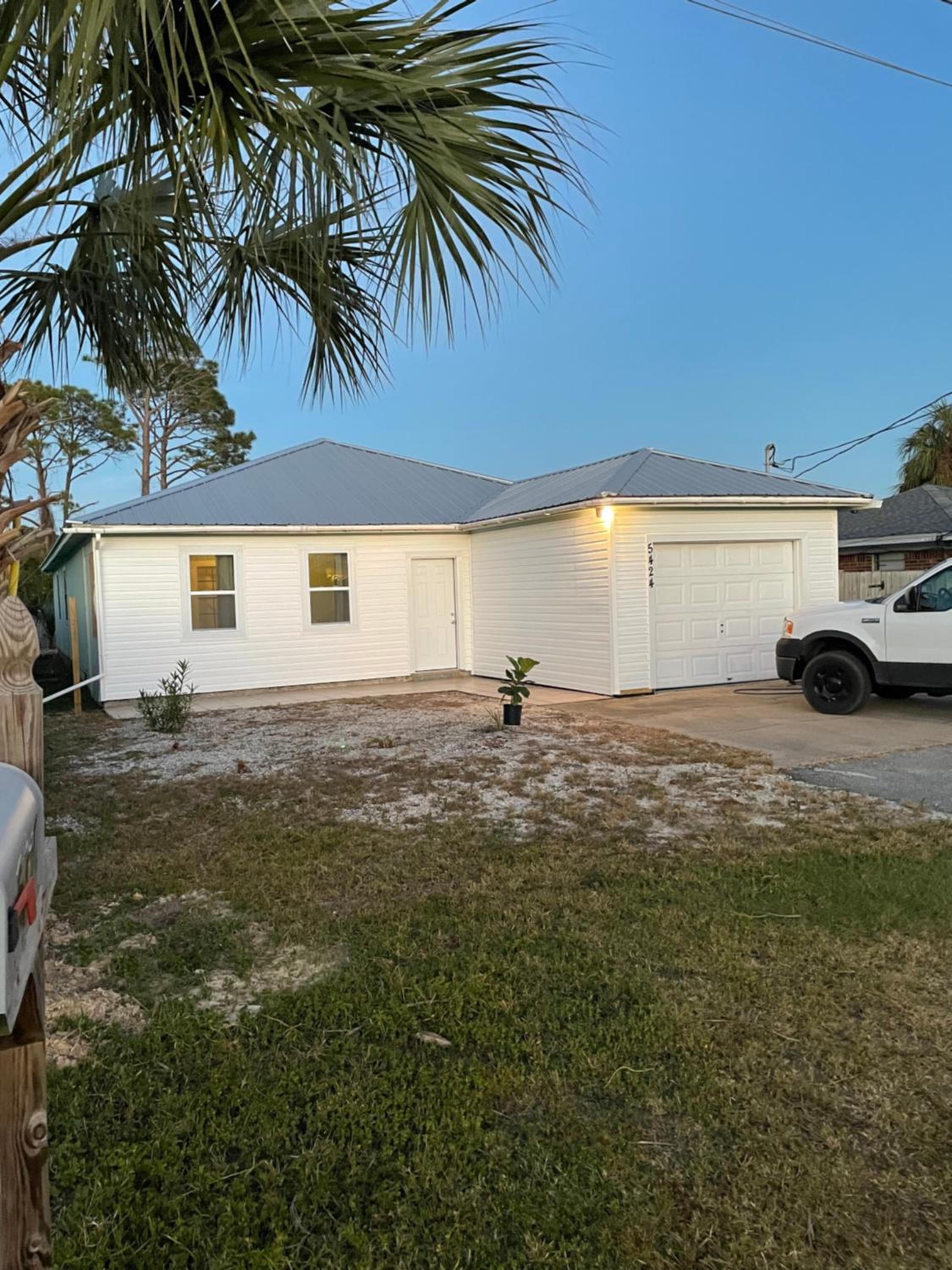 House 3 blocks to the beach view 5