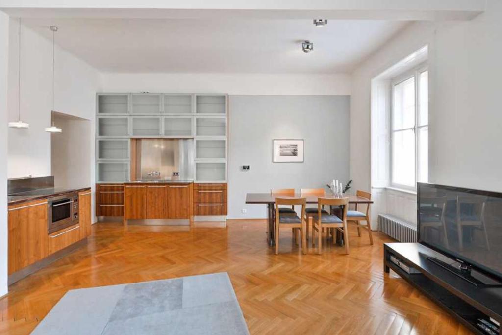 Elegant Old Town Apt with Balcony