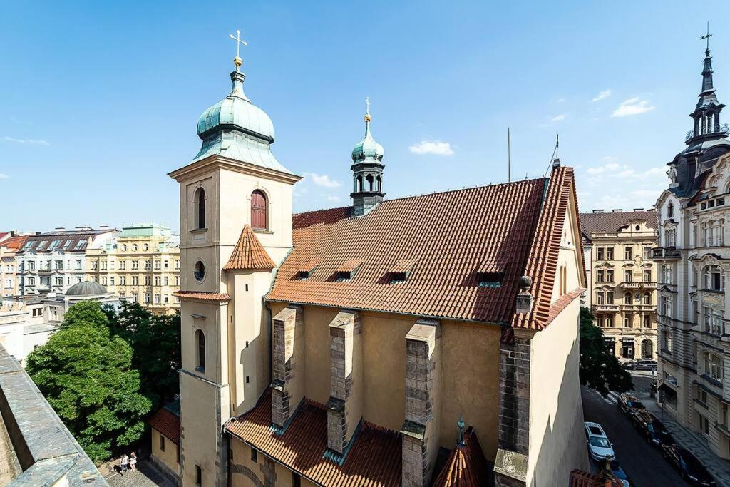 Elegant Old Town Apt with Balcony