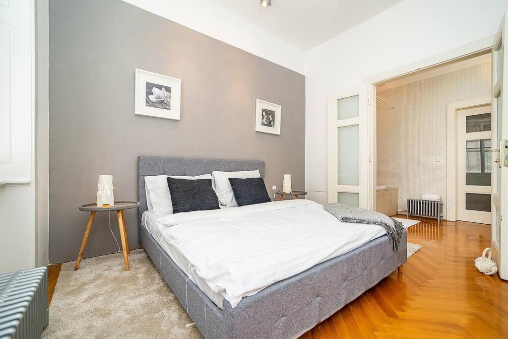 Elegant Old Town Apt with Balcony