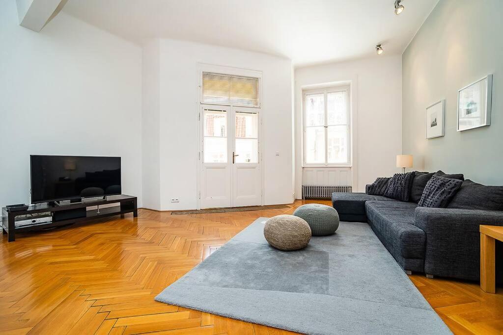 Elegant Old Town Apt with Balcony