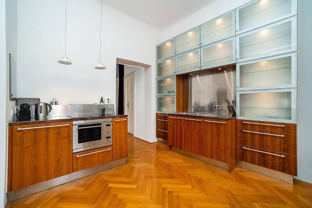 Elegant Old Town Apt with Balcony
