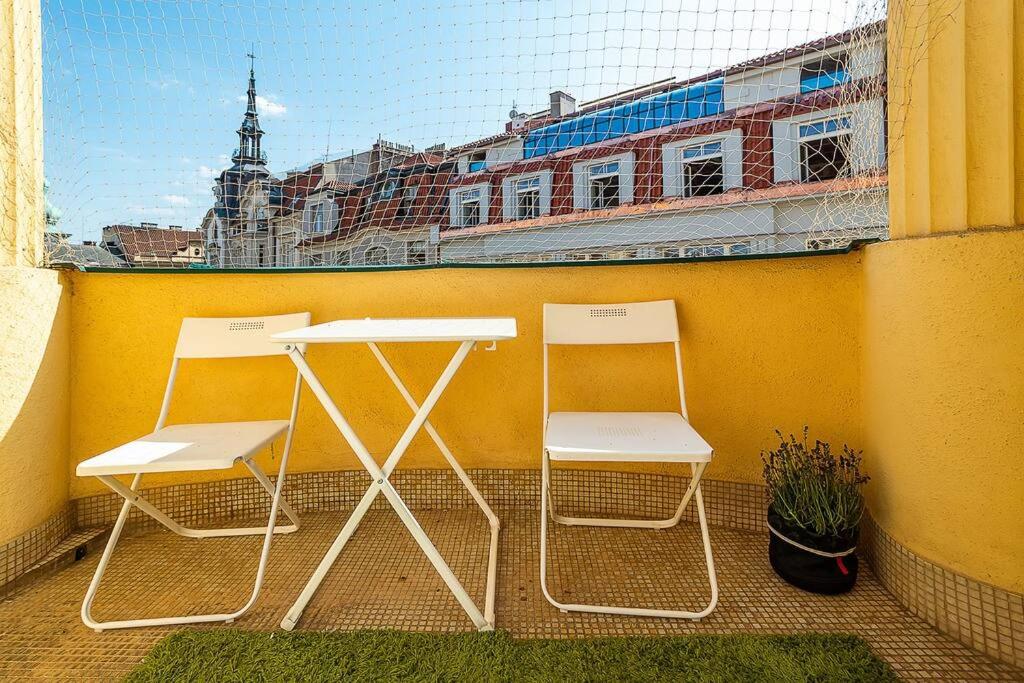 Elegant Old Town Apt with Balcony
