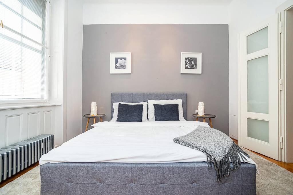 Elegant Old Town Apt with Balcony