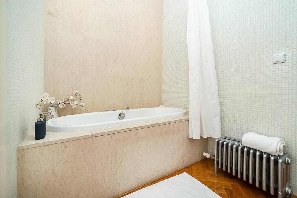 Elegant Old Town Apt with Balcony