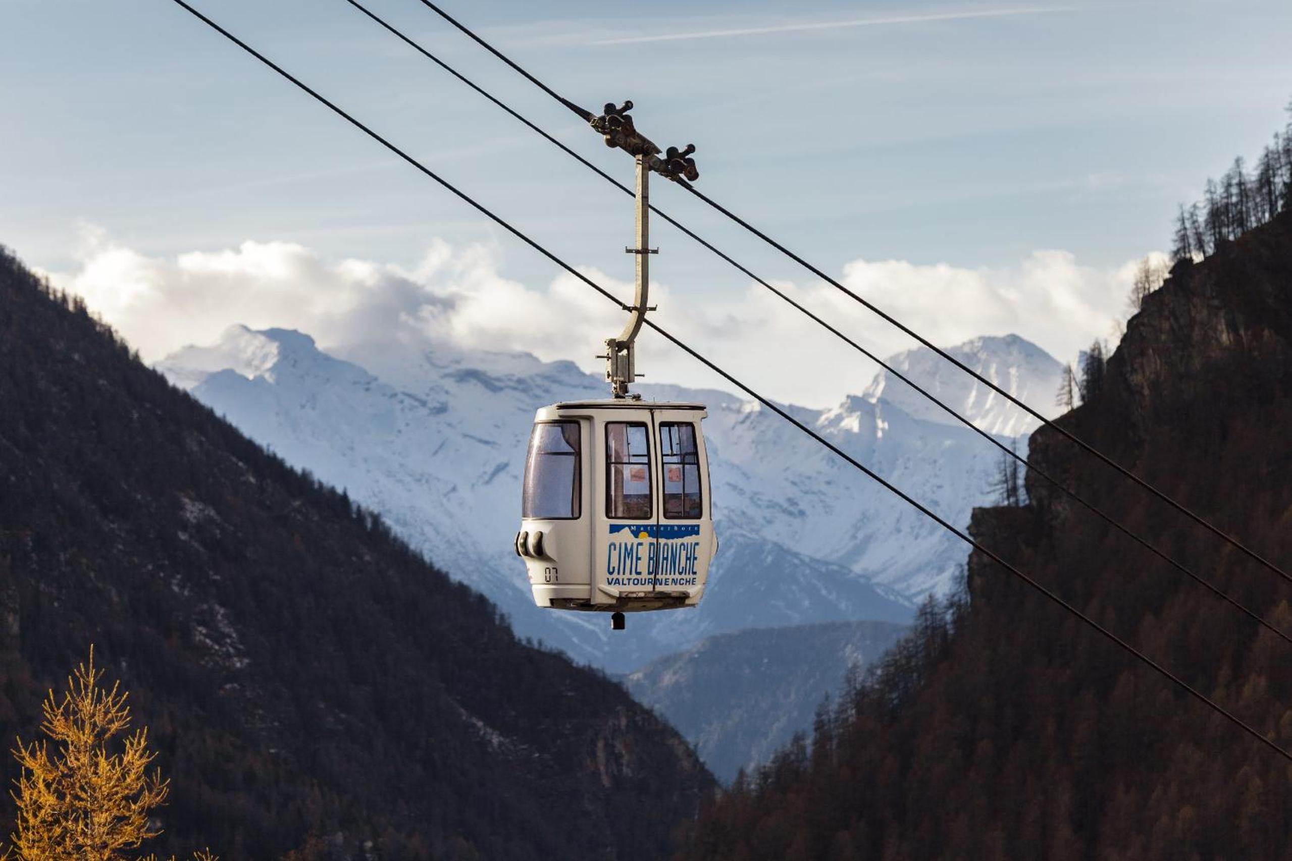HelloChalet - Maison Mont Fleury- newly refurbished 50 mt center and ski bus stop view 2