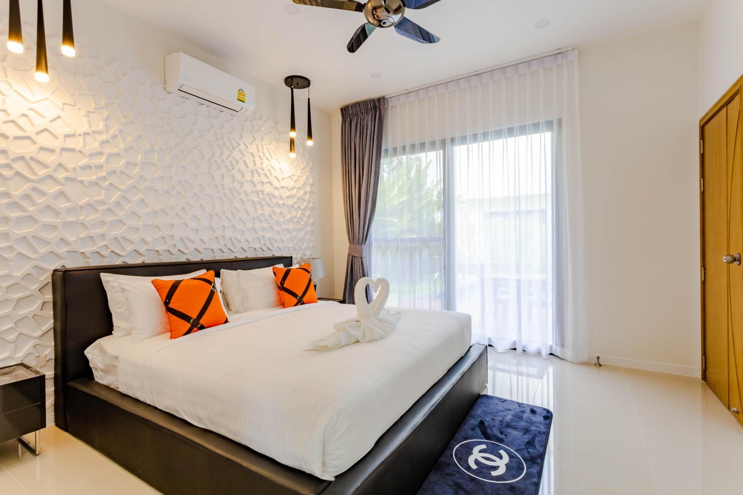 Hideaway Lake Villas By Cozy Lake view 3