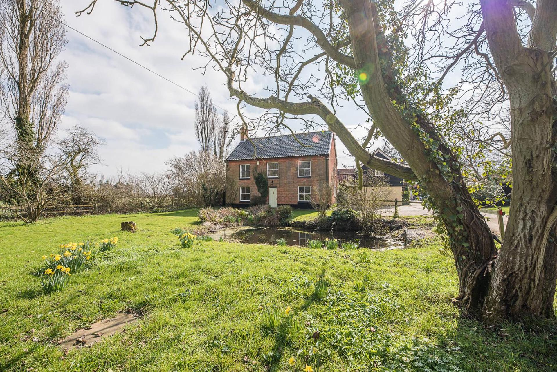 The Farmhouse Boundary Farm Framlingham - main view
