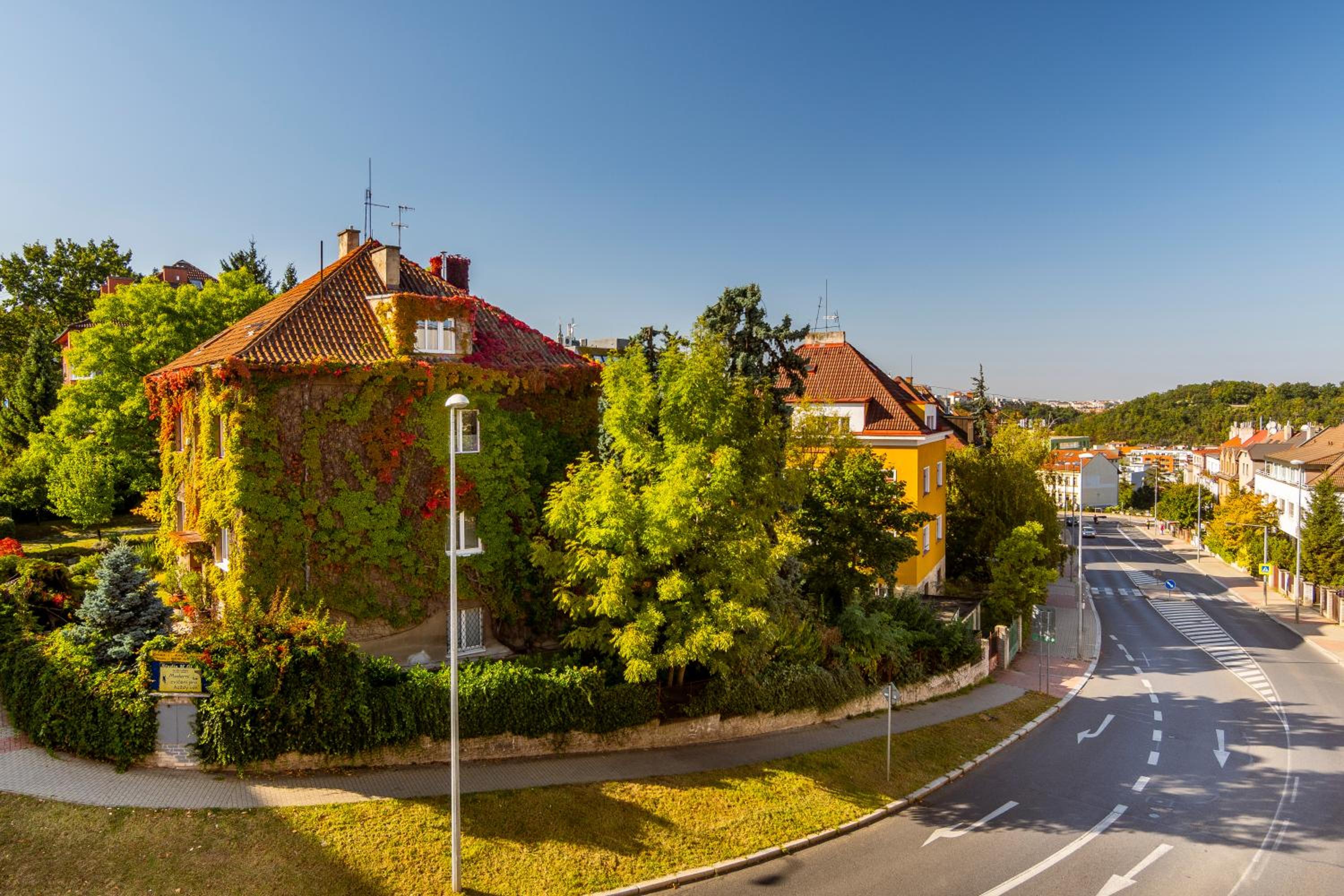 Prague Days - Bright Apartments - Fast WiFi - Quiet Area