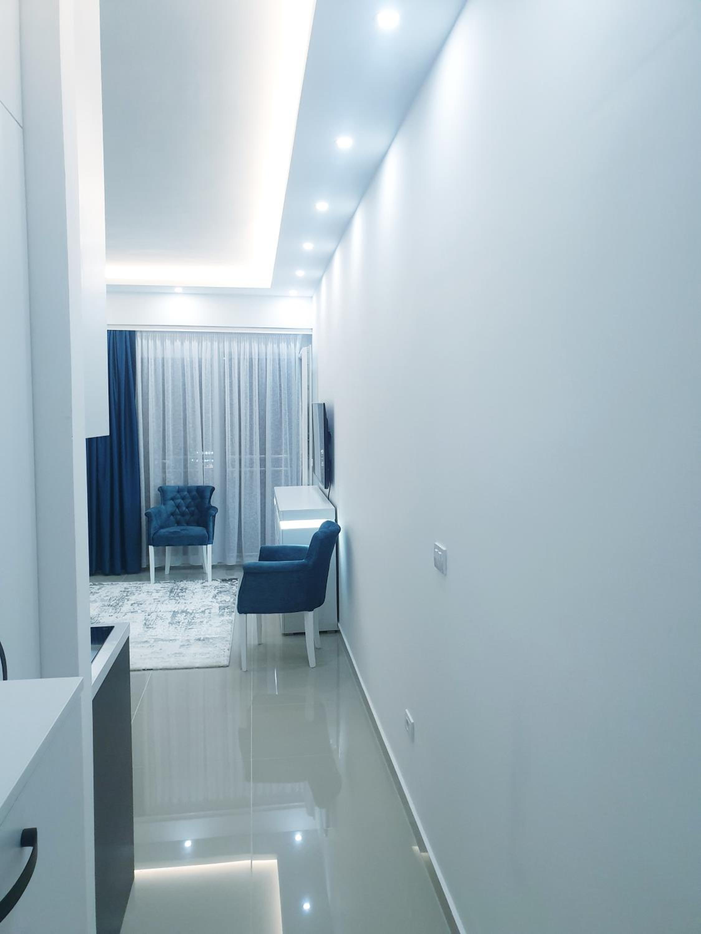 LUX Apartment - Central Place Bar view 4