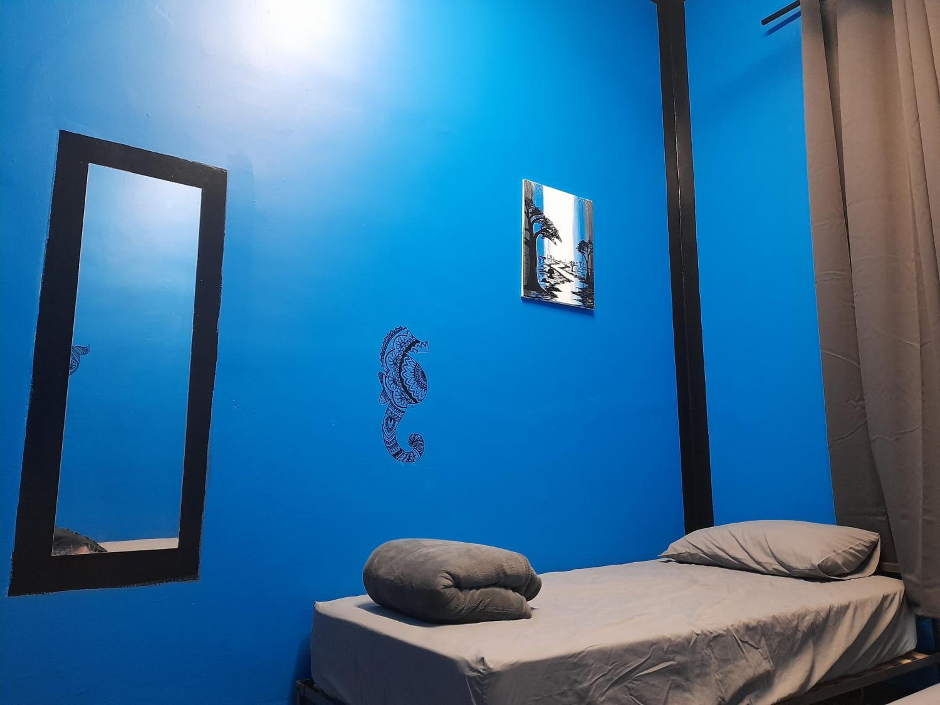 Ozi Inn Backpackers - Perth -Valid International Passport Required