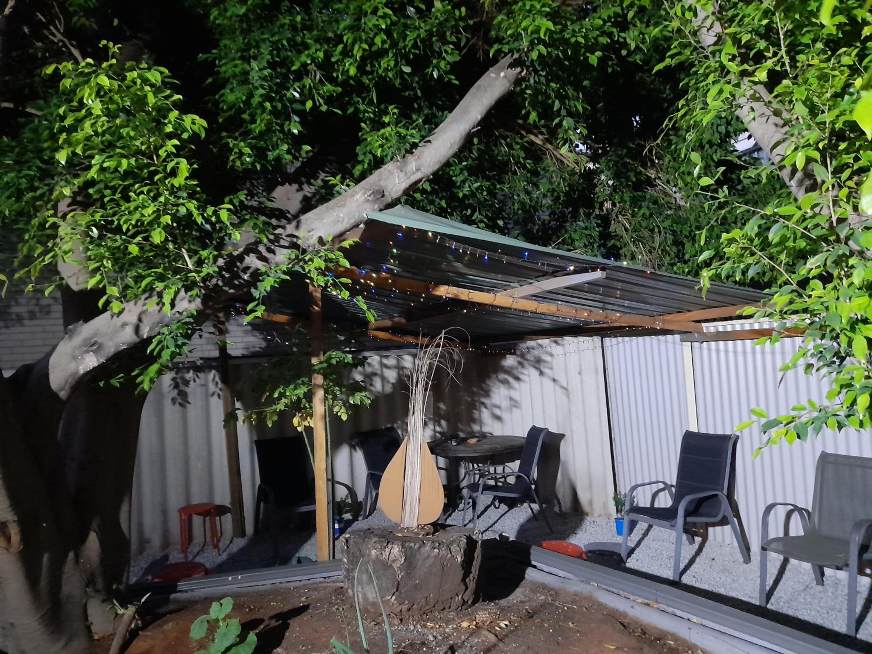Ozi Inn Backpackers - Perth -Valid International Passport Required
