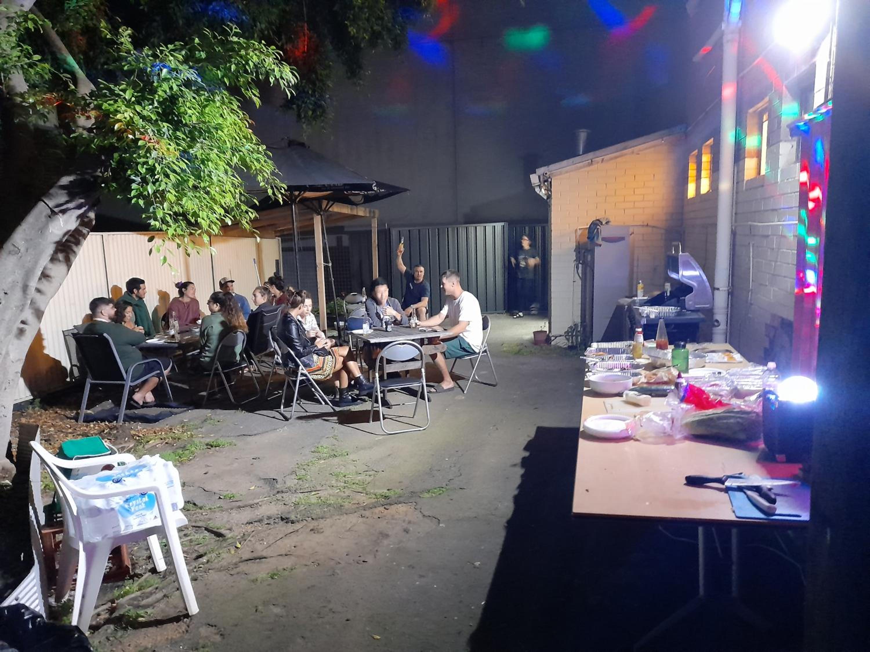Ozi Inn Backpackers - Perth -Valid International Passport Required