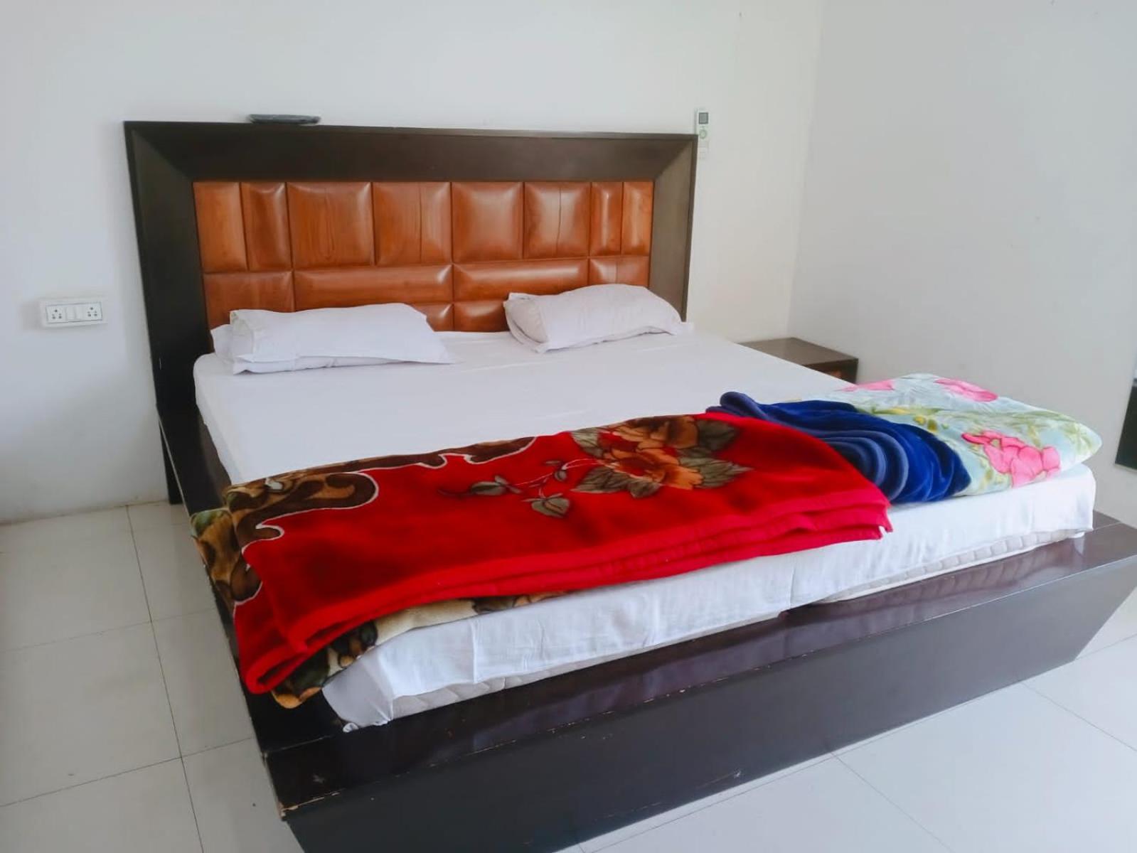 Homestay at Kashmiri Gate Metro & Old Delhi Railway Station