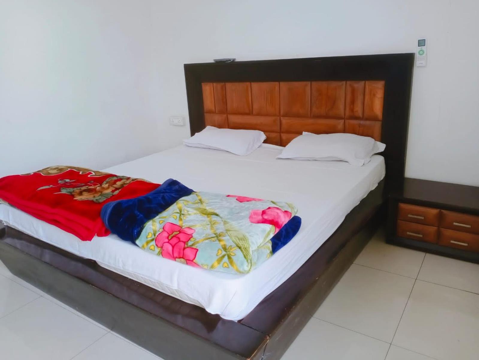 Homestay at Kashmiri Gate Metro & Old Delhi Railway Station