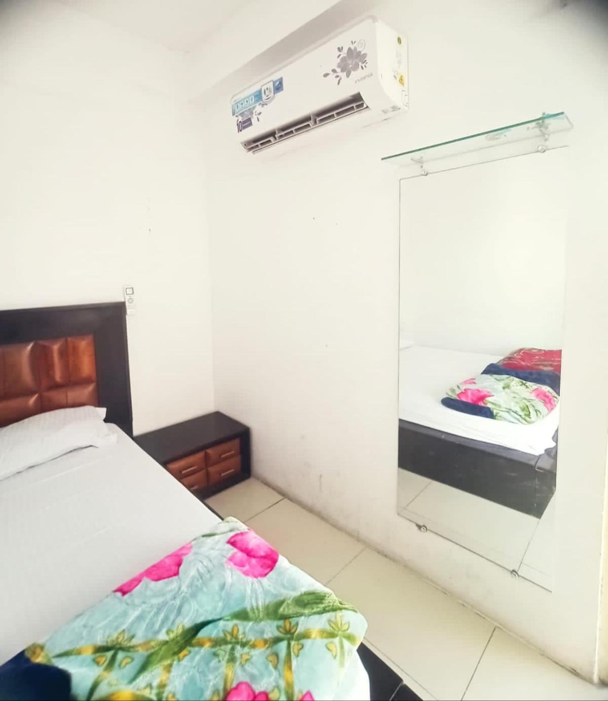 Homestay at Kashmiri Gate Metro & Old Delhi Railway Station