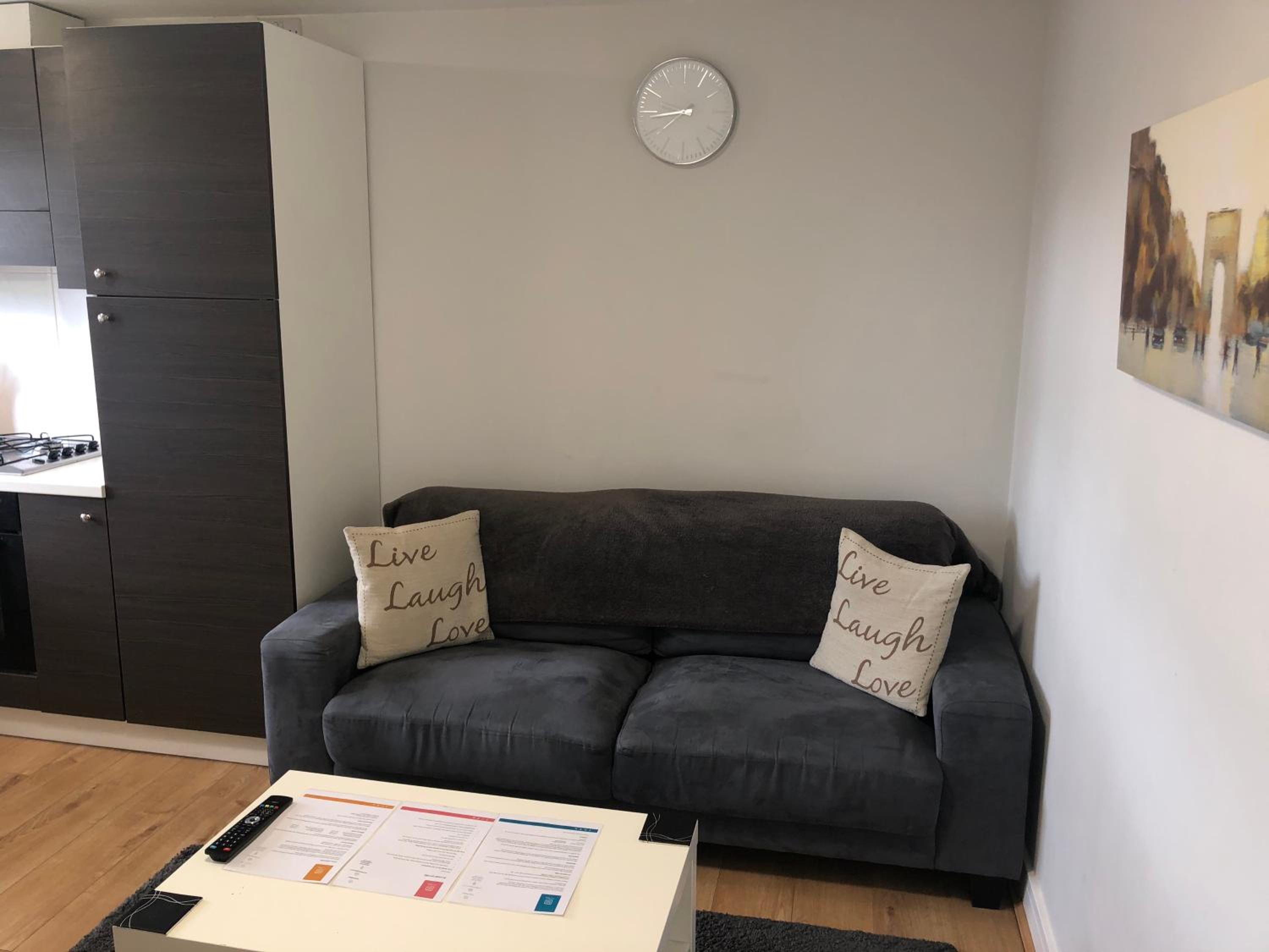 2nd Floor Town Centre Apt with FREE Parking view 3