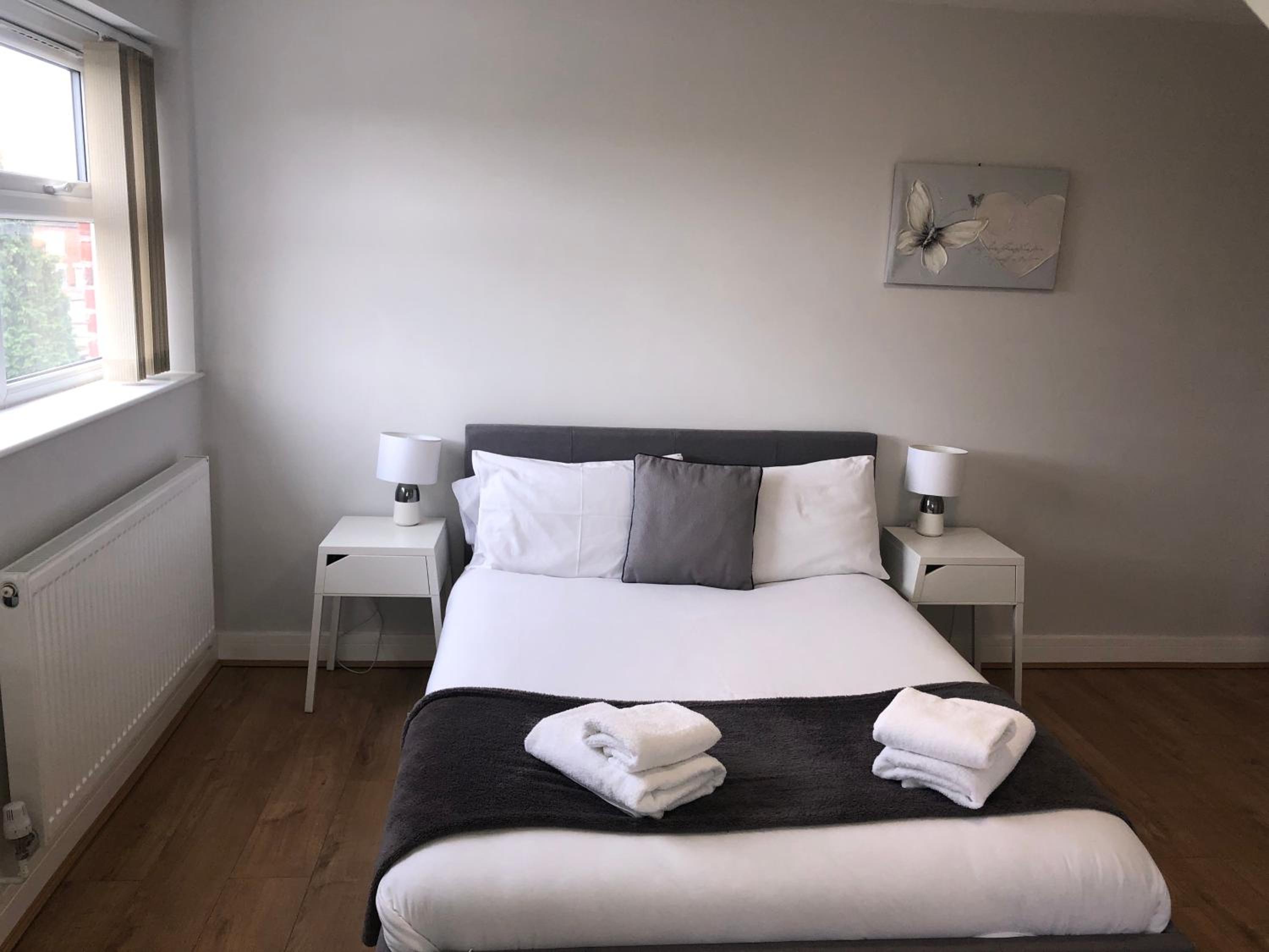 2nd Floor Town Centre Apt with FREE Parking view 5