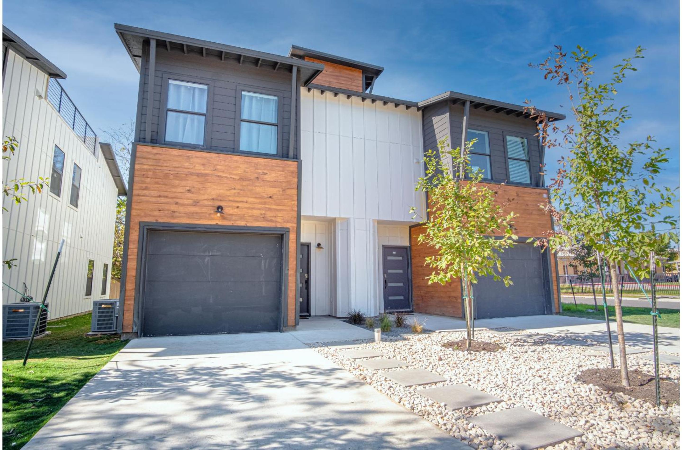 Spectacular 3 BR plus 2 and a half BA Apt Near Downtown view 3