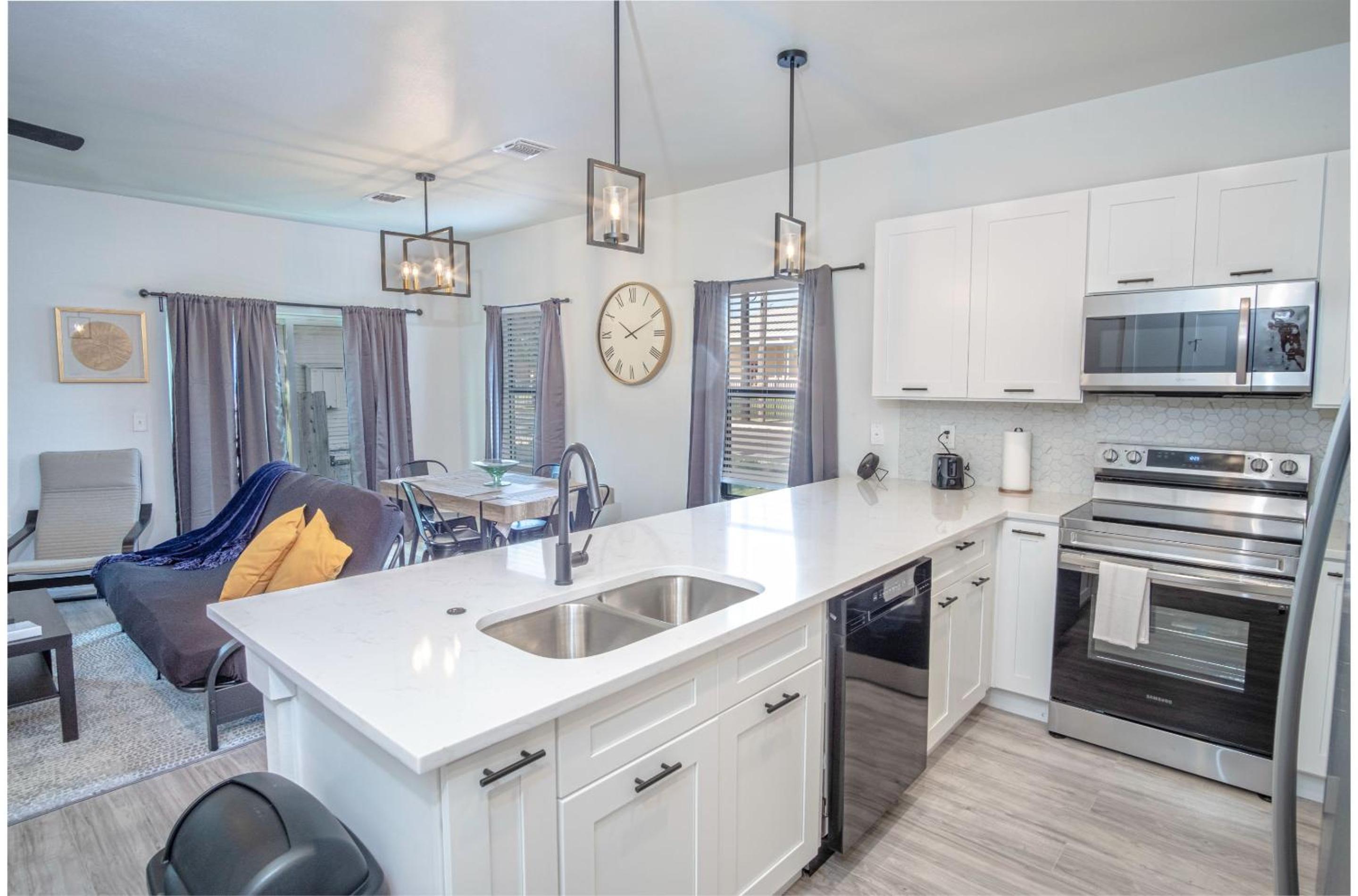 Spectacular 3 BR plus 2 and a half BA Apt Near Downtown view 4