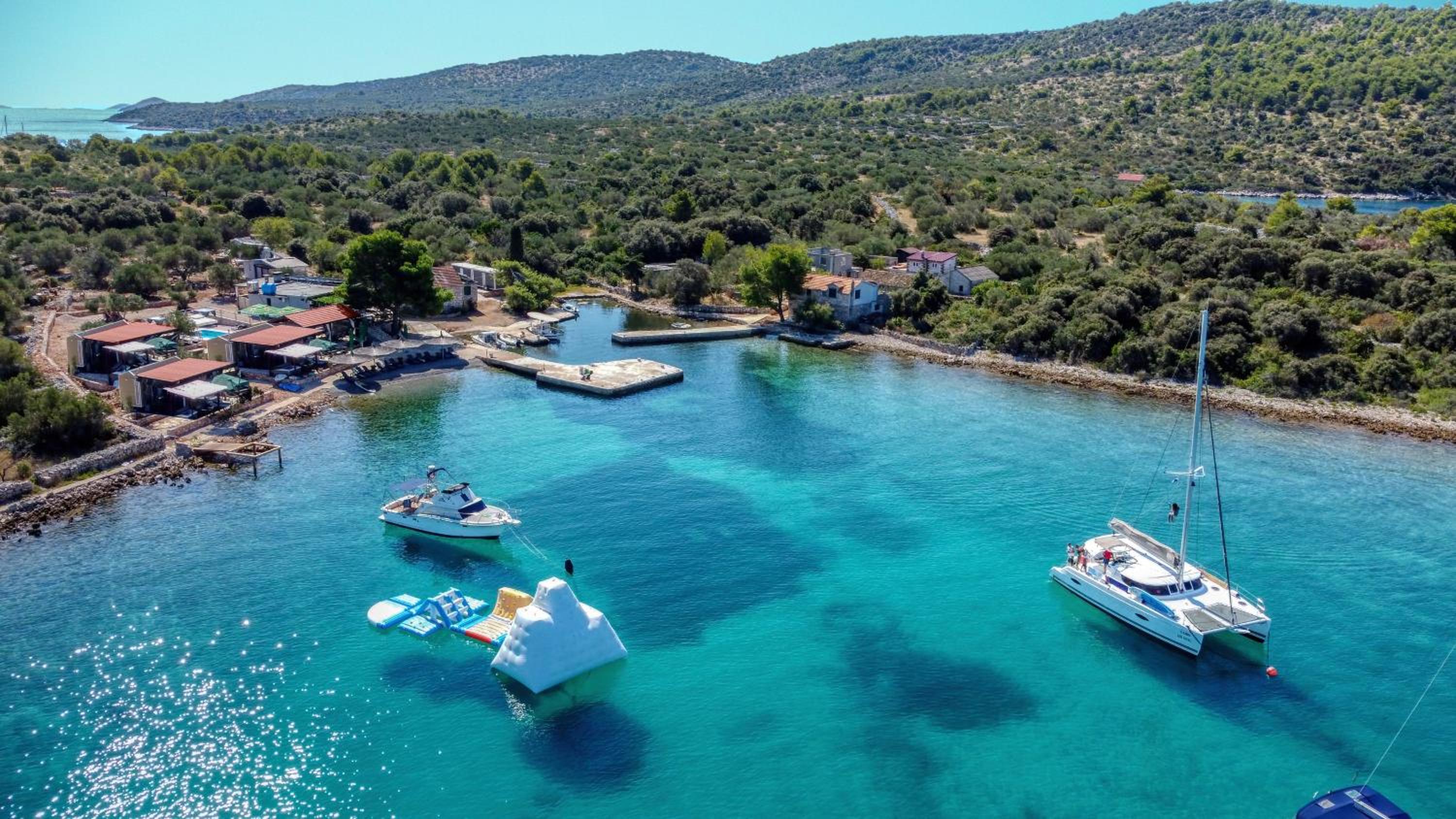 Beach house Hela - resort & tavern BAIN, free transport, pool, Island of Žut - Kornati view 3
