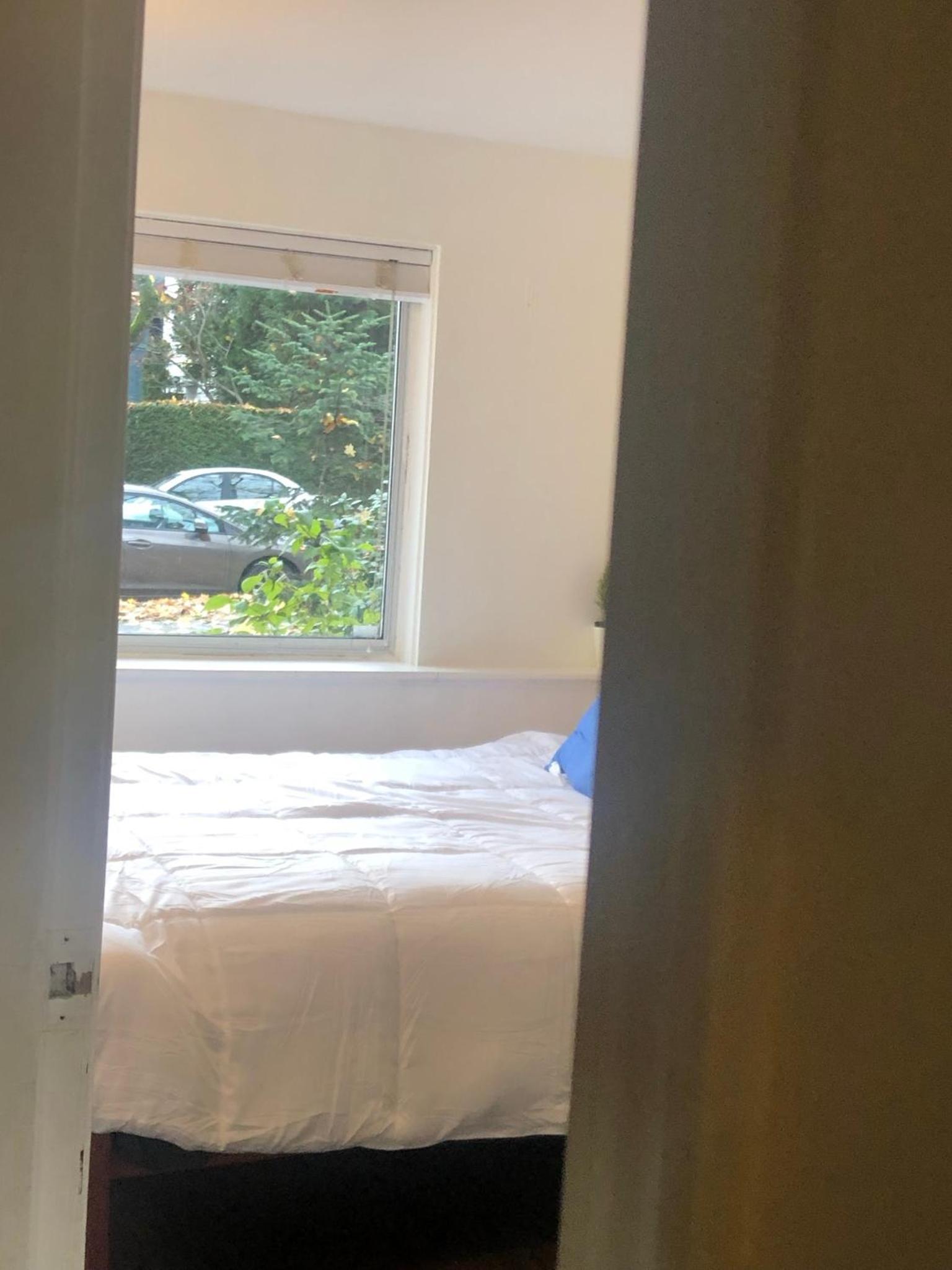 Quiet-comfy 3 bedroom house on a tree lined street in Kitsilano