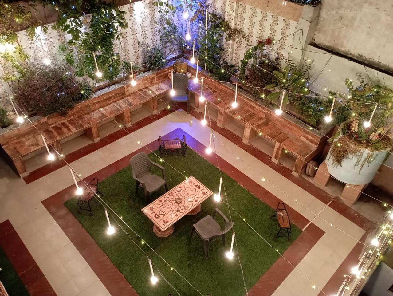 Photo 42 sur 115 de The Hideout Agra Garden Homestay - Near Taj Mahal