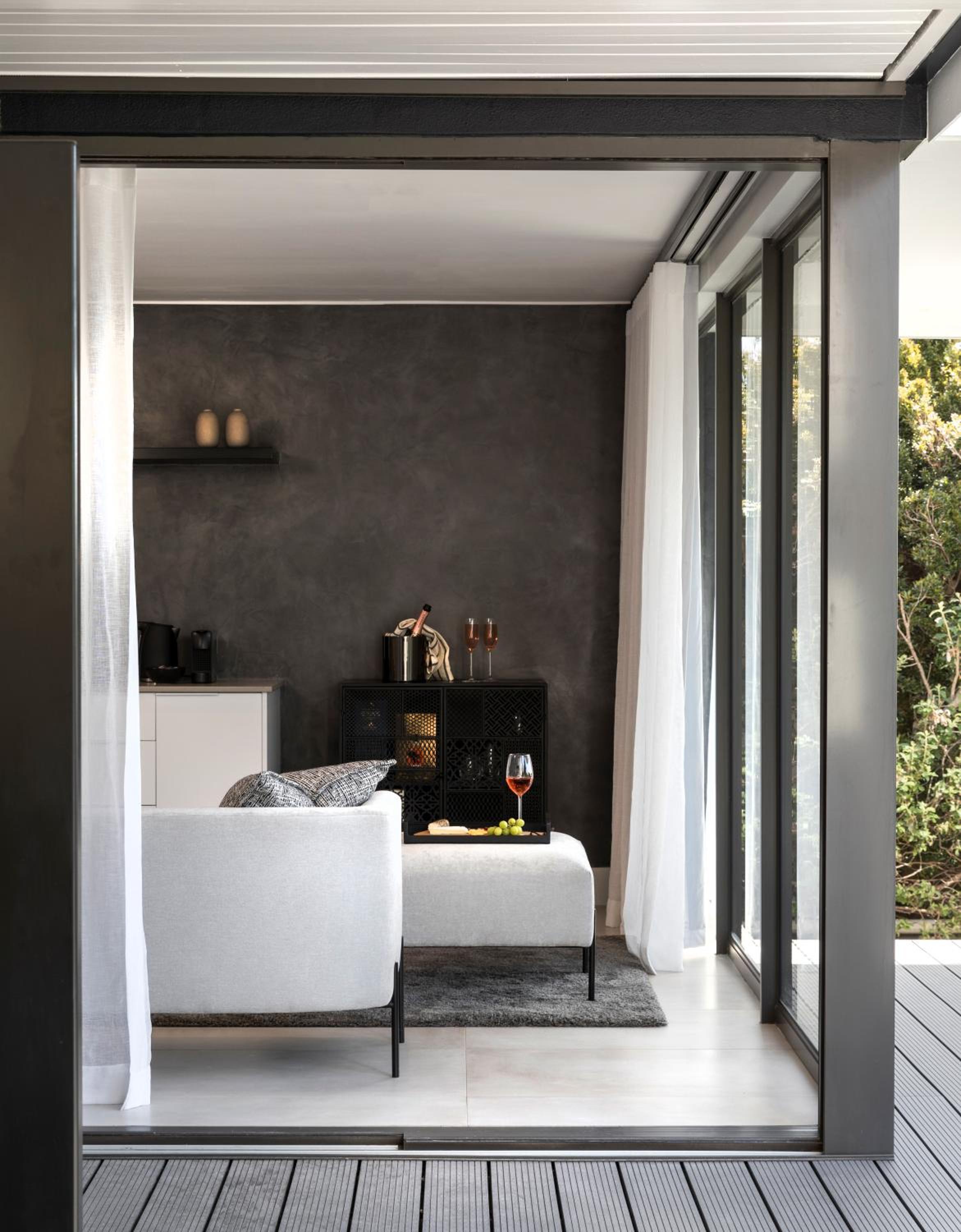 PREMIUM CAPE Camps Bay Lodge view 2