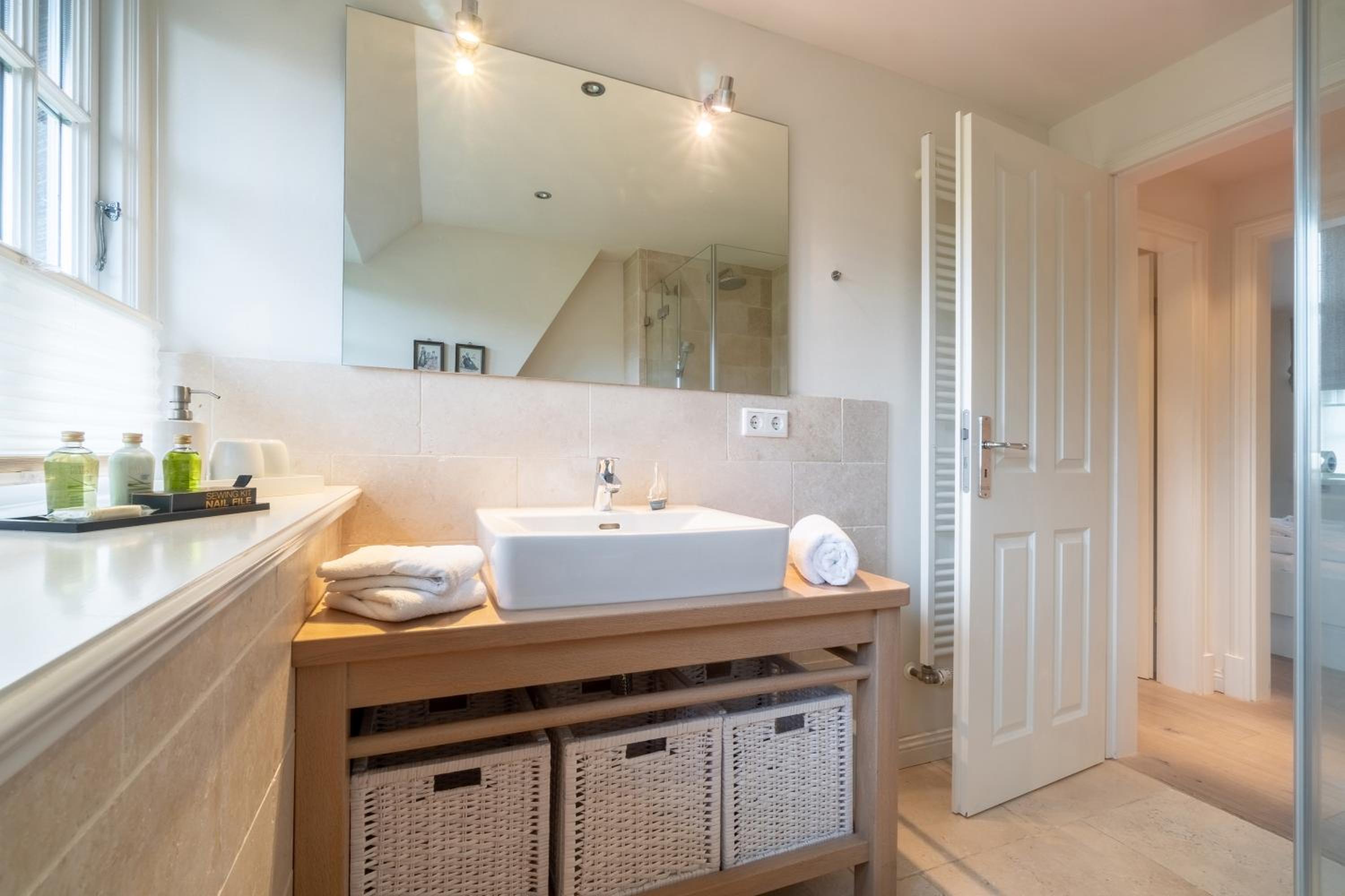Reet Lodge