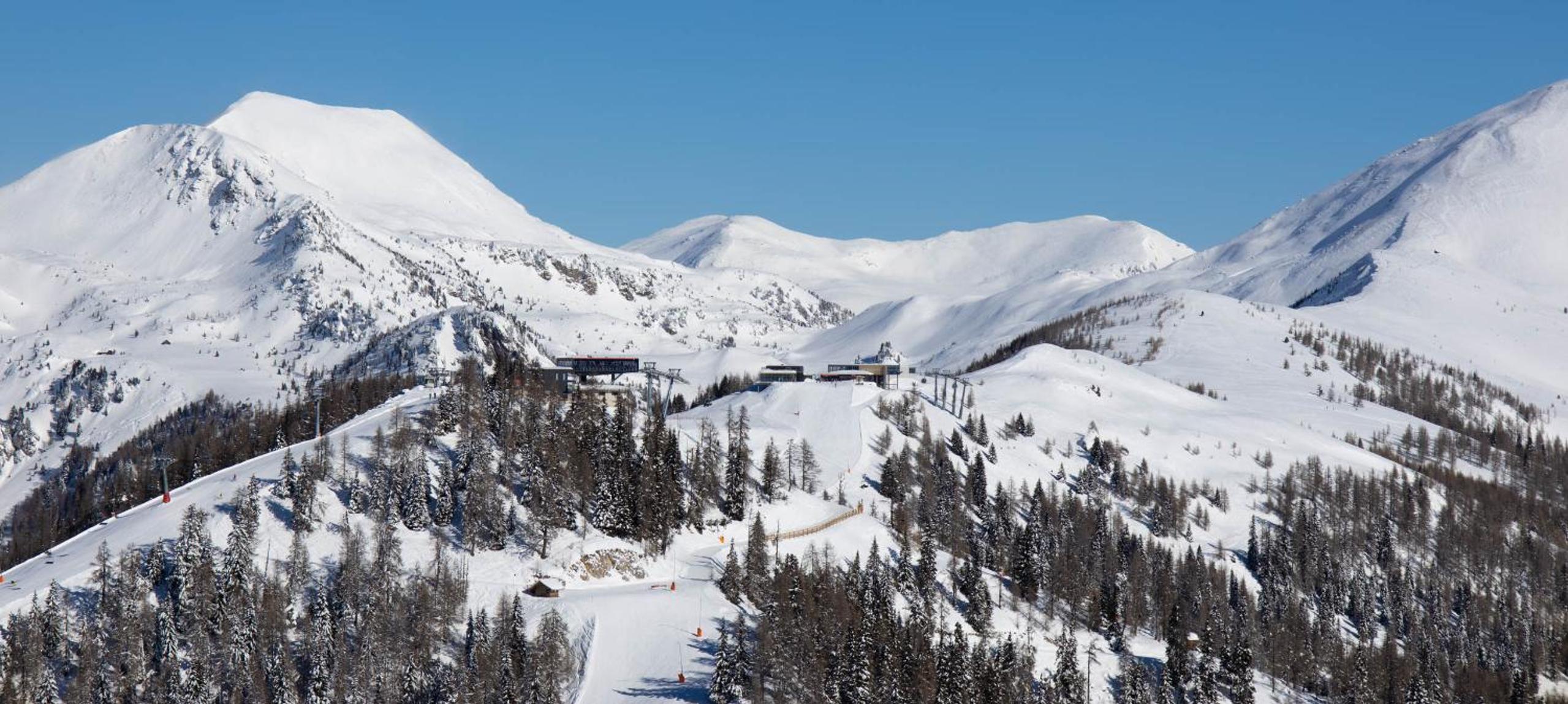Pension & Appartements Ronacherhof -Mountain Hideaway Slopeside