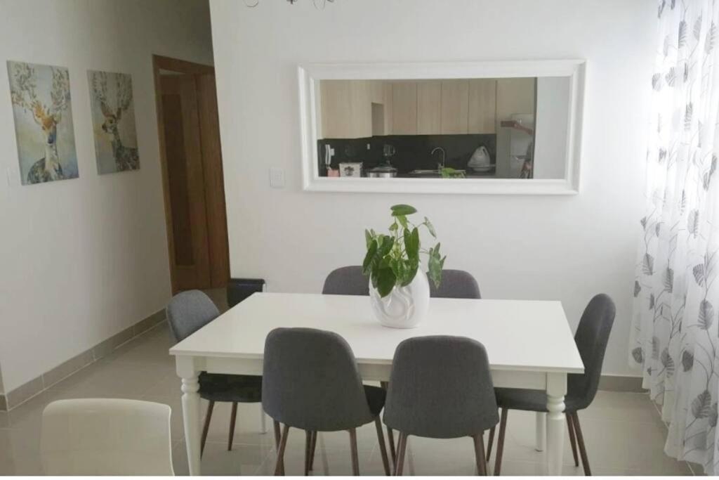Pool, wifi, private apart for family and friends