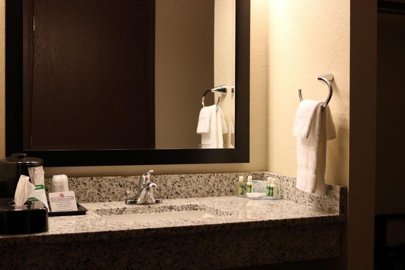 Cobblestone Inn Suites Maryville - Property Image 19